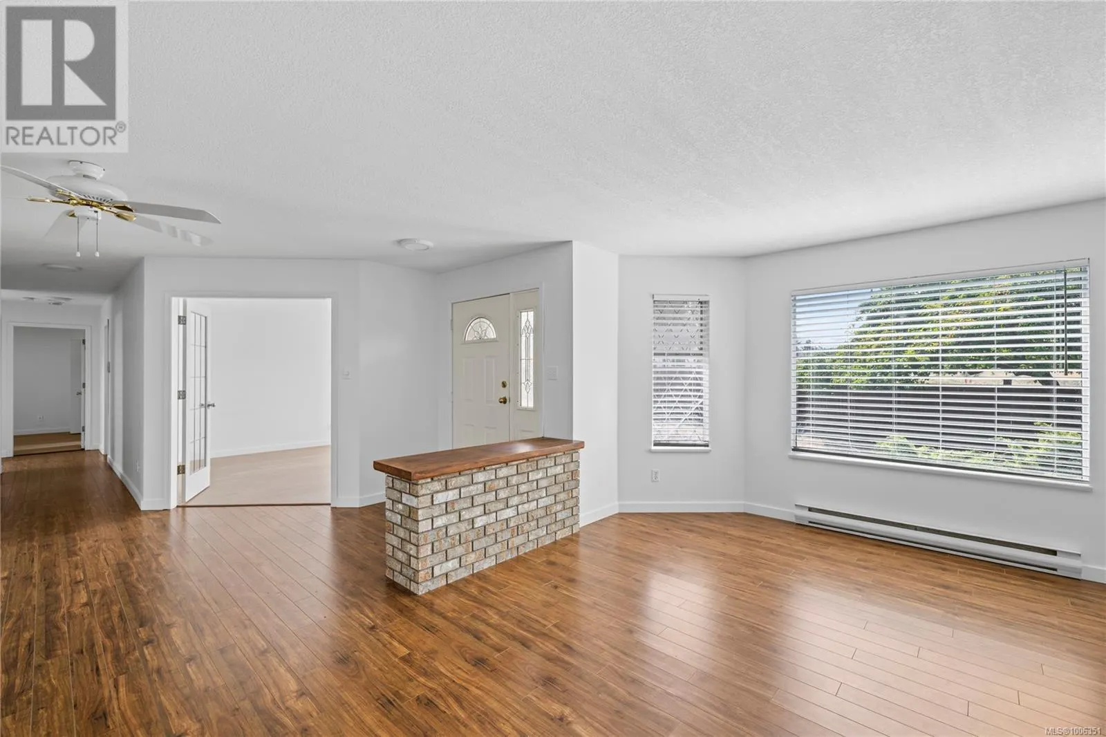 332 Moilliet St S