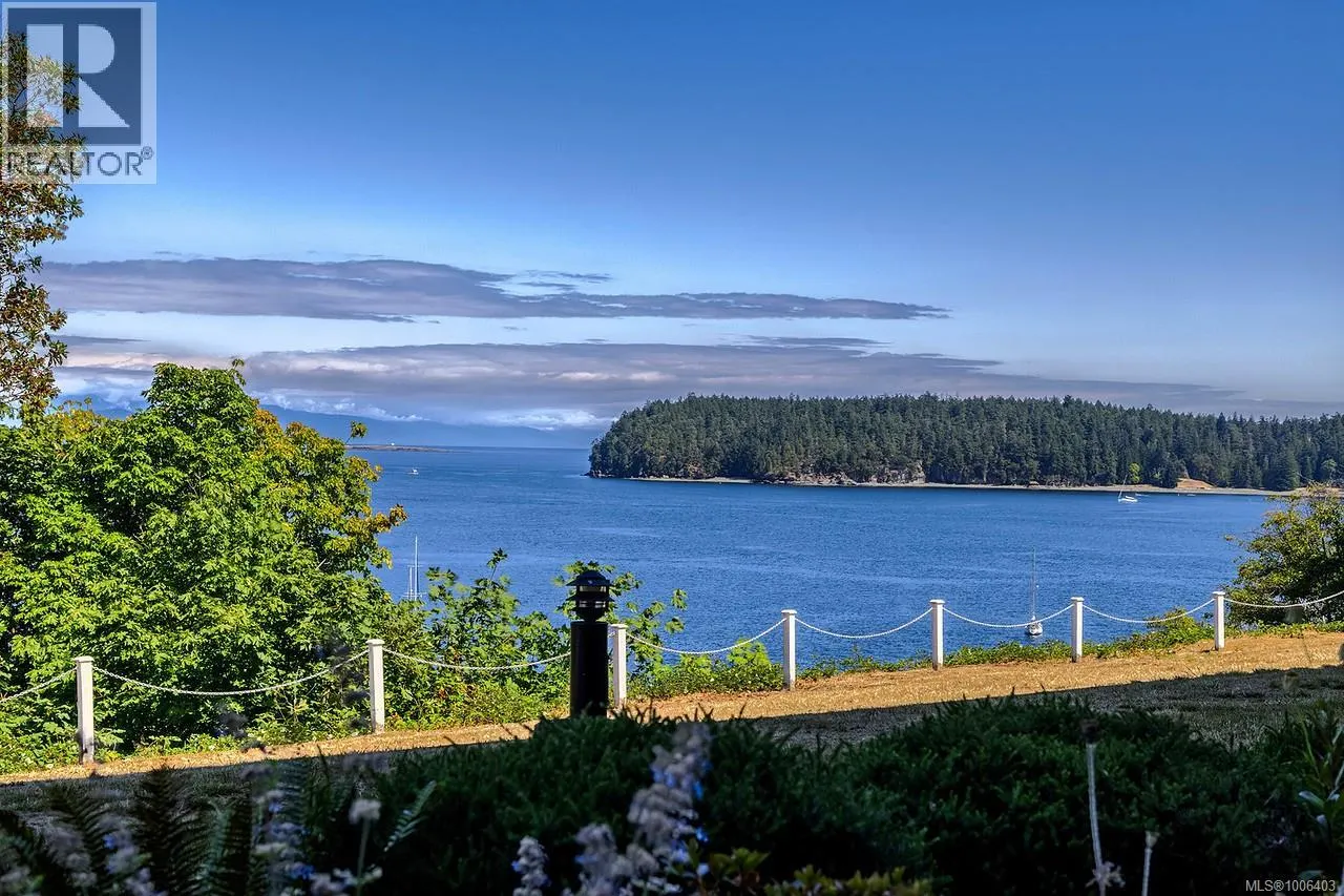 104 2560 Departure Bay Rd