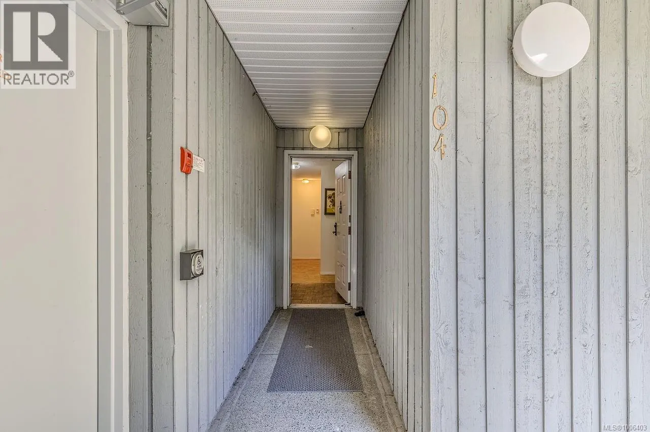 104 2560 Departure Bay Rd