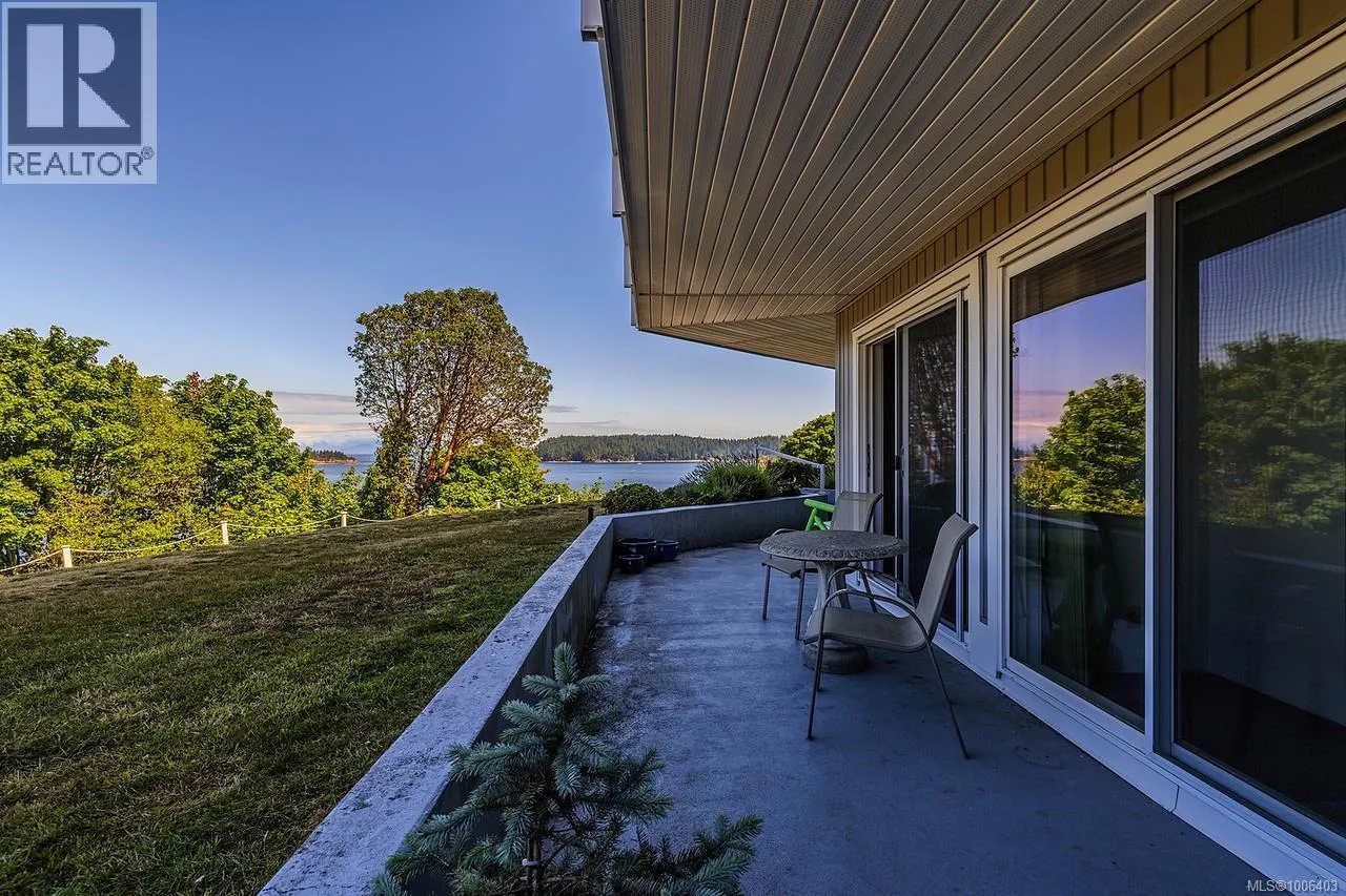 104 2560 Departure Bay Rd