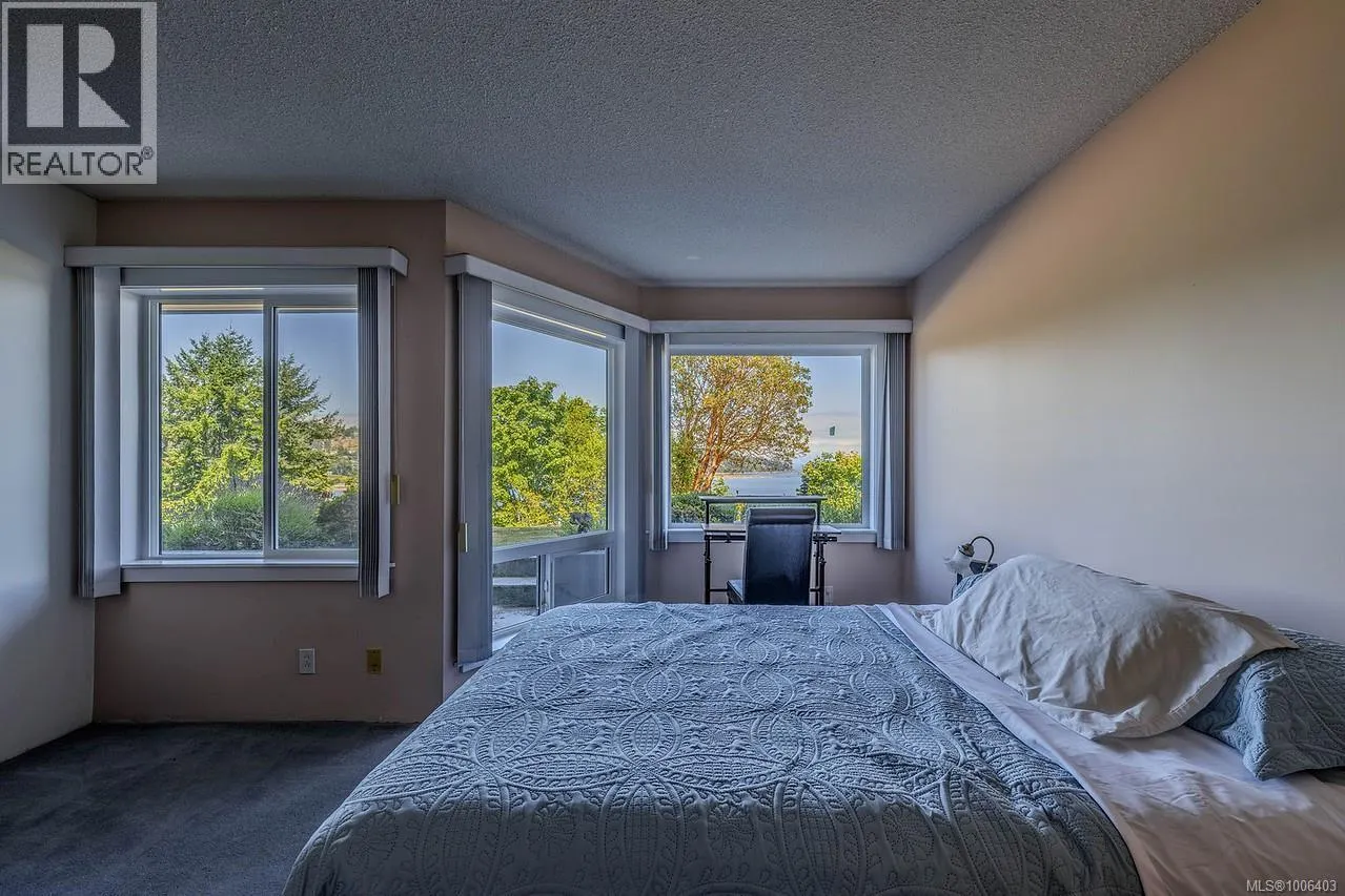 104 2560 Departure Bay Rd