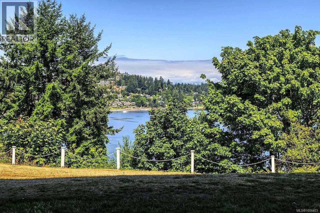 104 2560 Departure Bay Rd