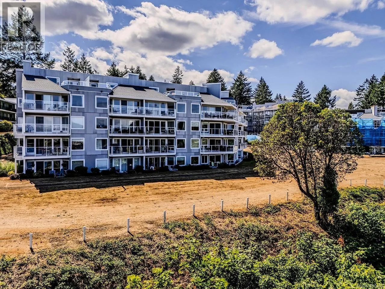 104 2560 Departure Bay Rd
