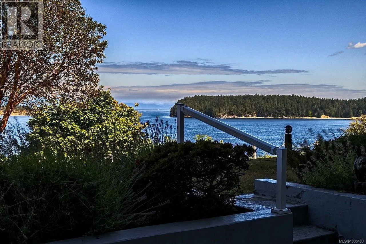 104 2560 Departure Bay Rd