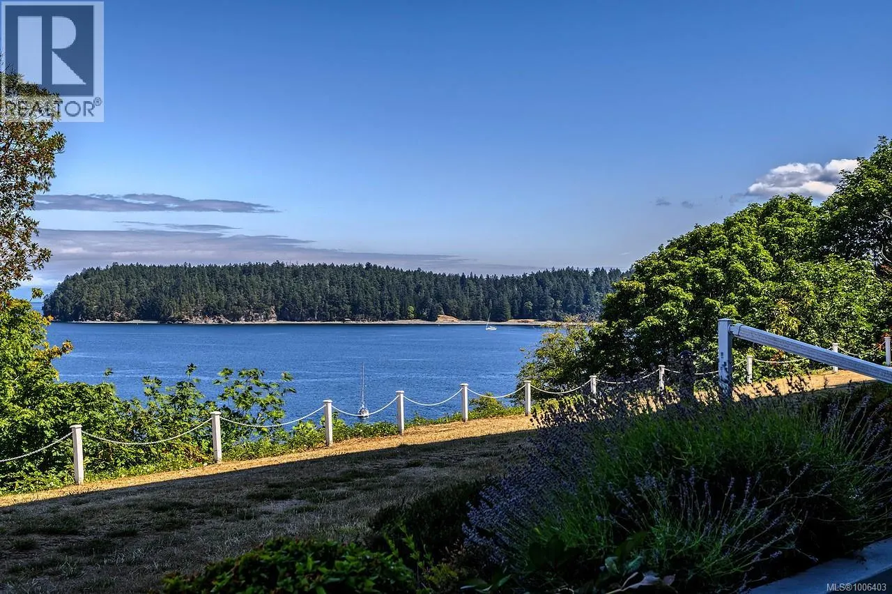 104 2560 Departure Bay Rd