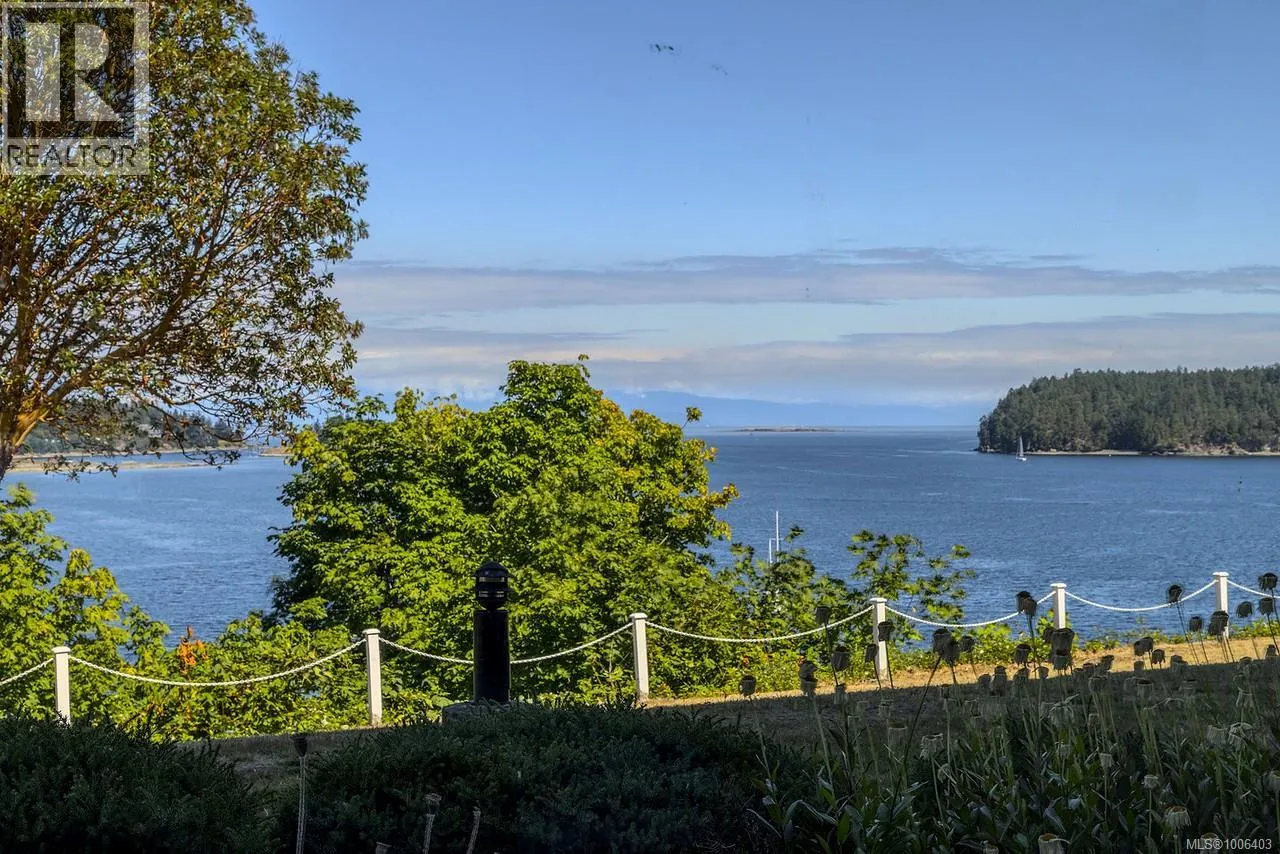 104 2560 Departure Bay Rd