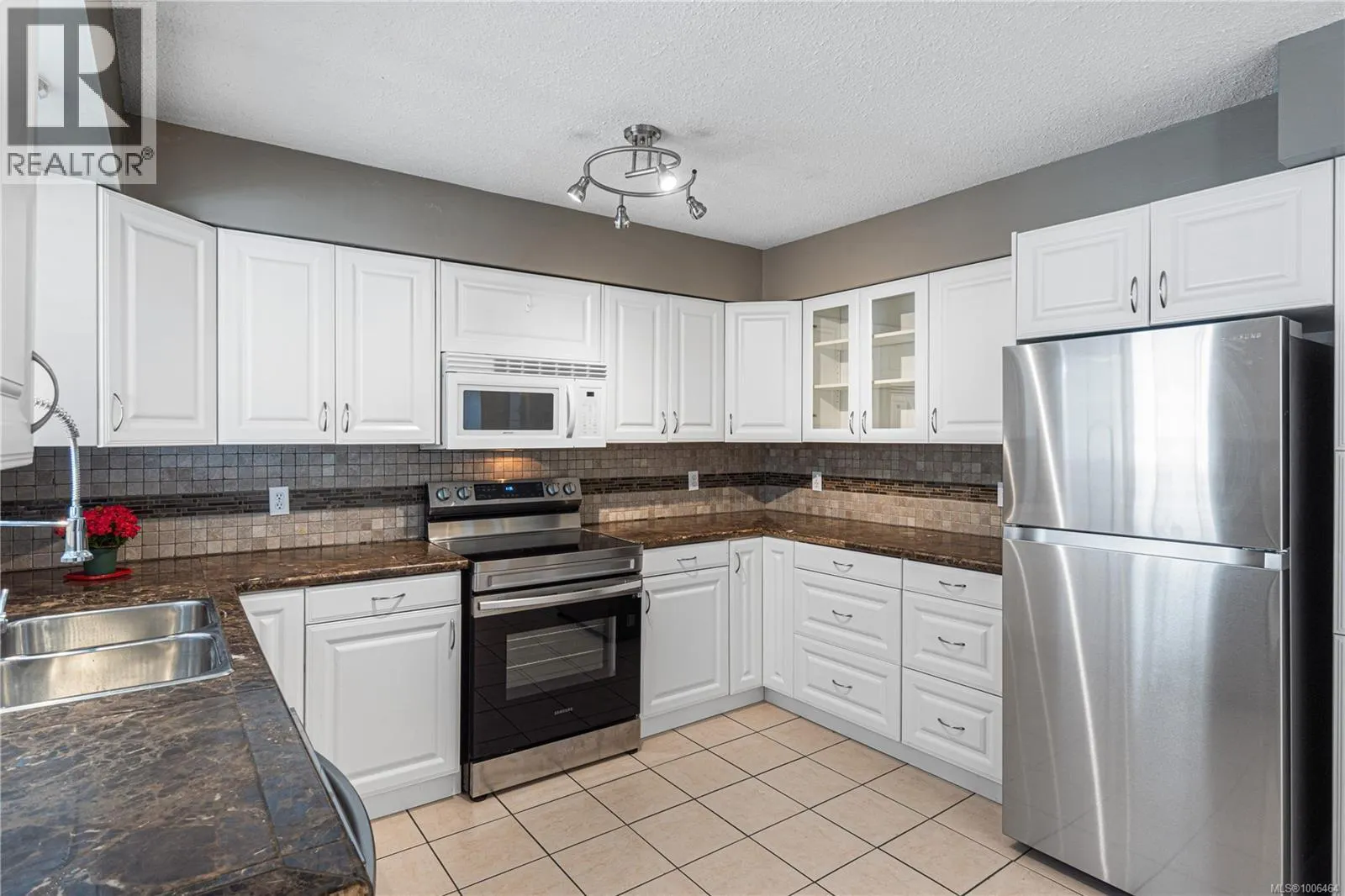 2132 Lark Cres