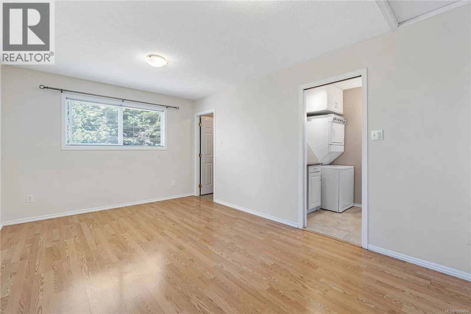 2132 Lark Cres