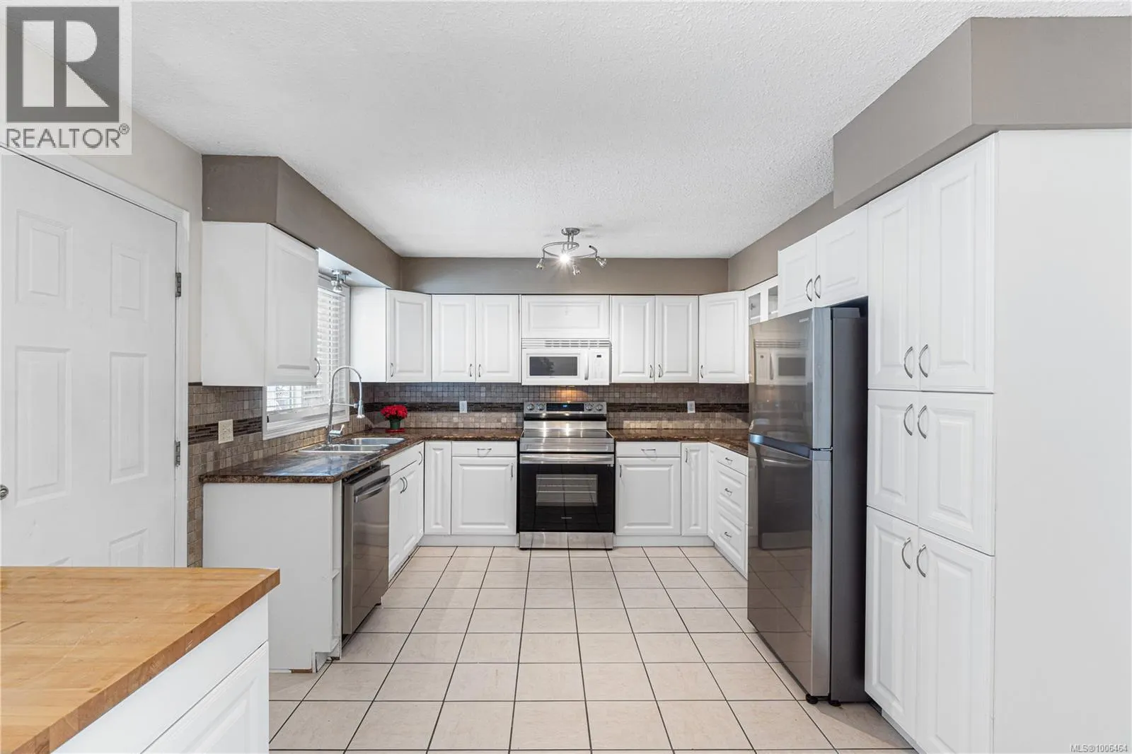 2132 Lark Cres