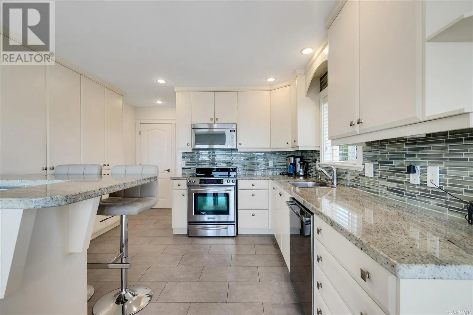 3325 Aloha Ave