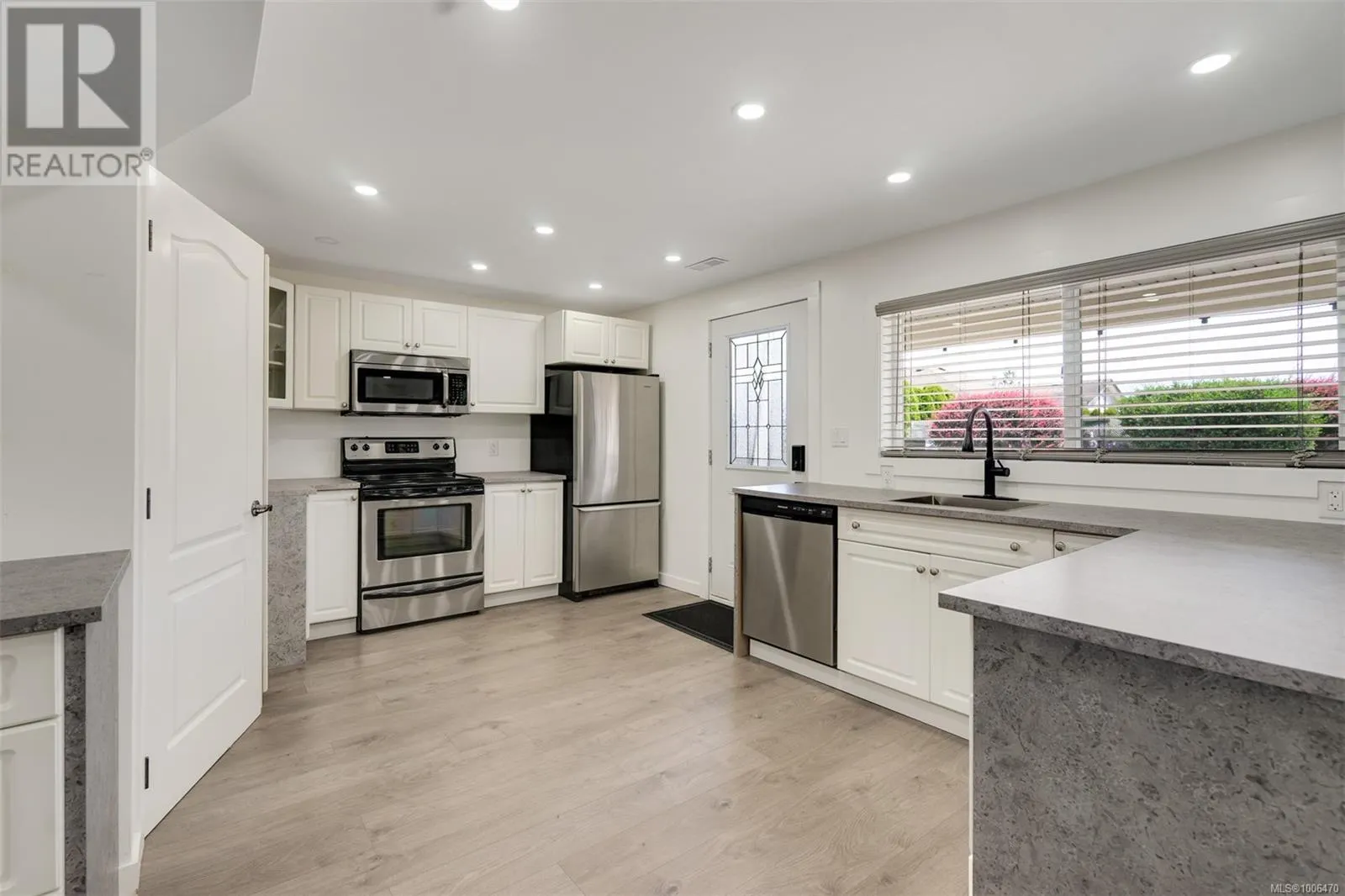 3325 Aloha Ave