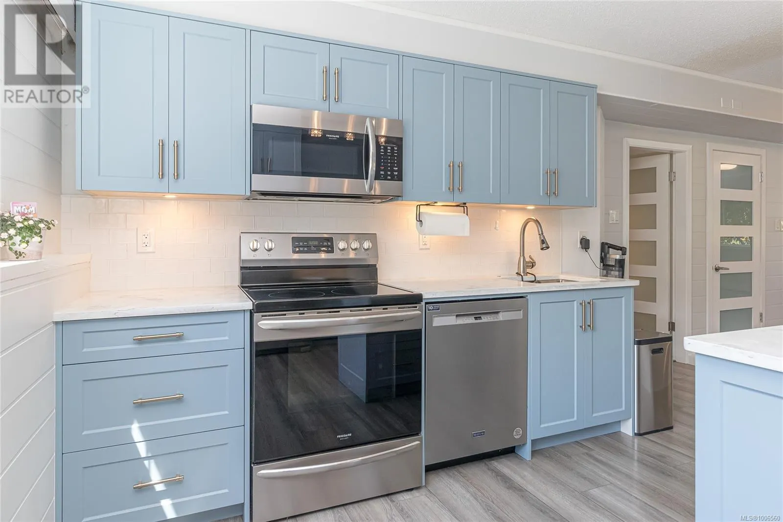 2513 Cosgrove Cres