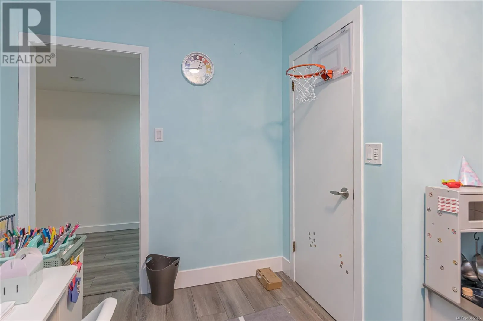 2513 Cosgrove Cres