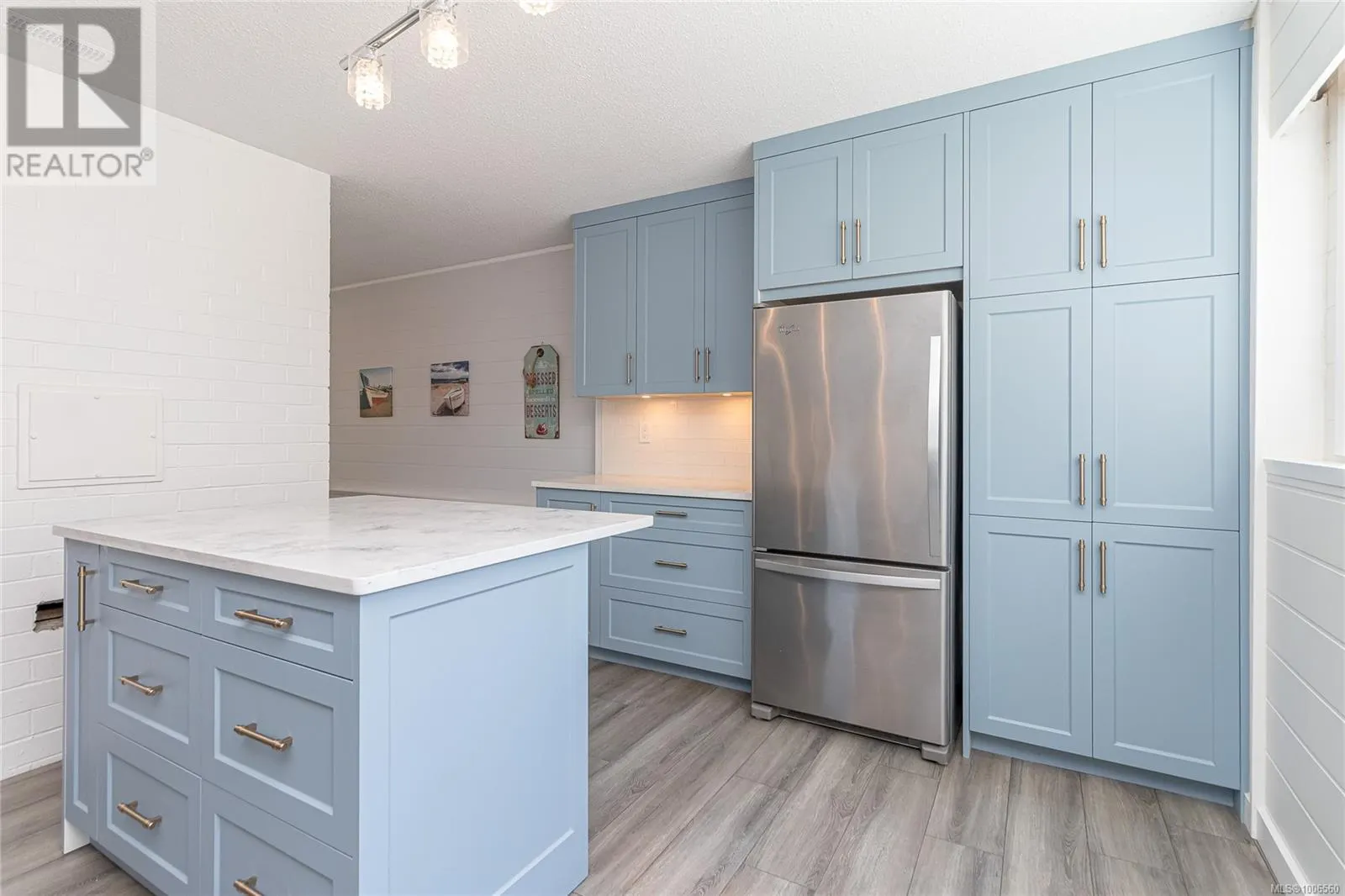 2513 Cosgrove Cres
