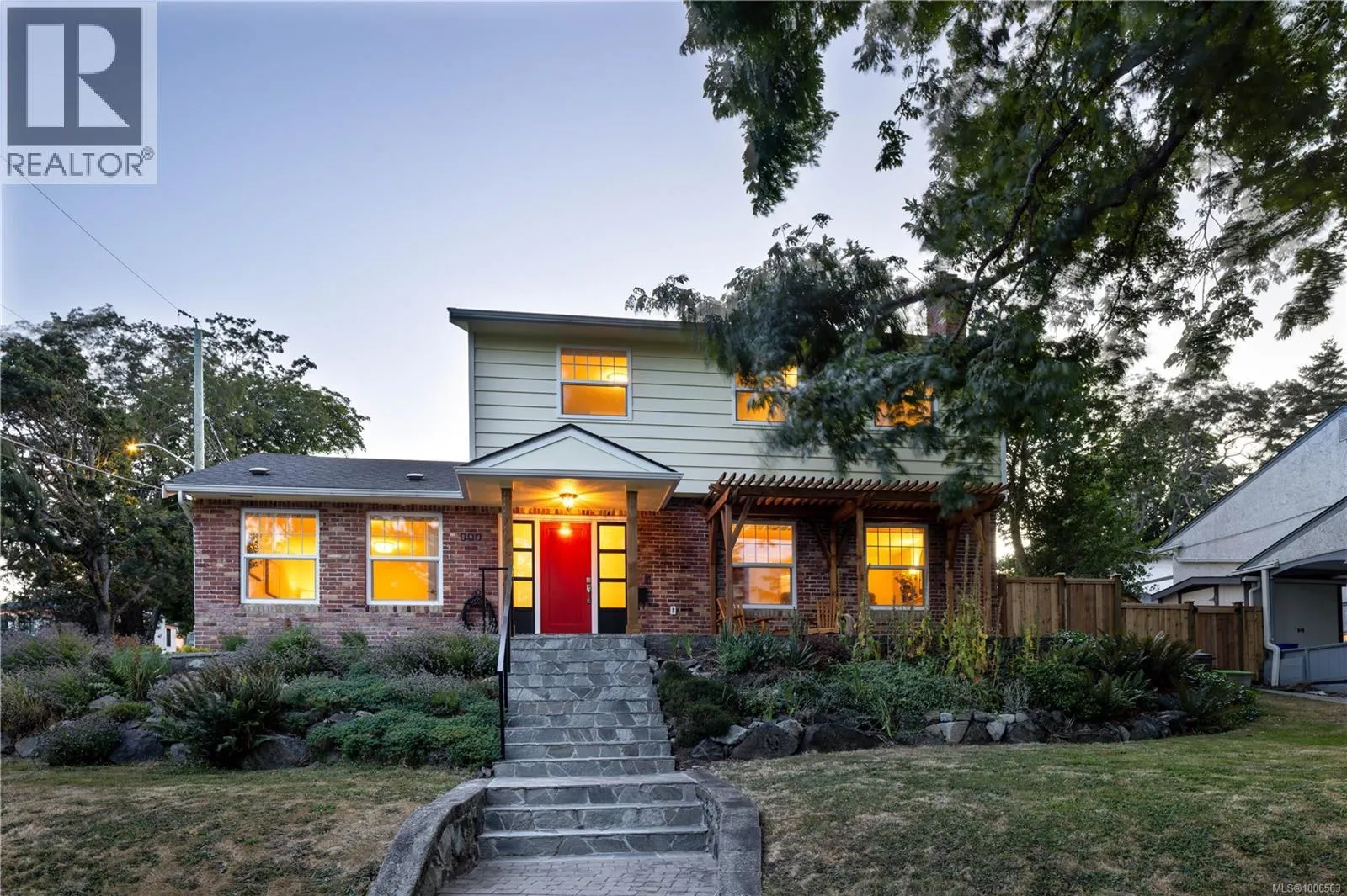 900 Richmond Ave