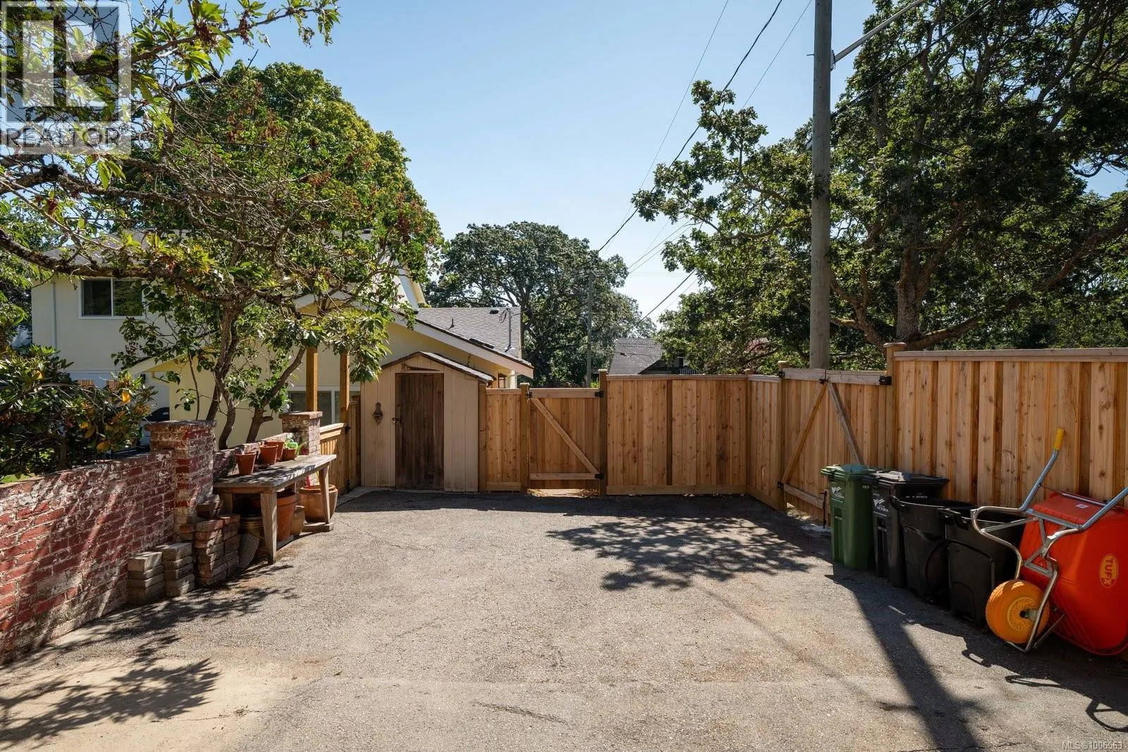 900 Richmond Ave
