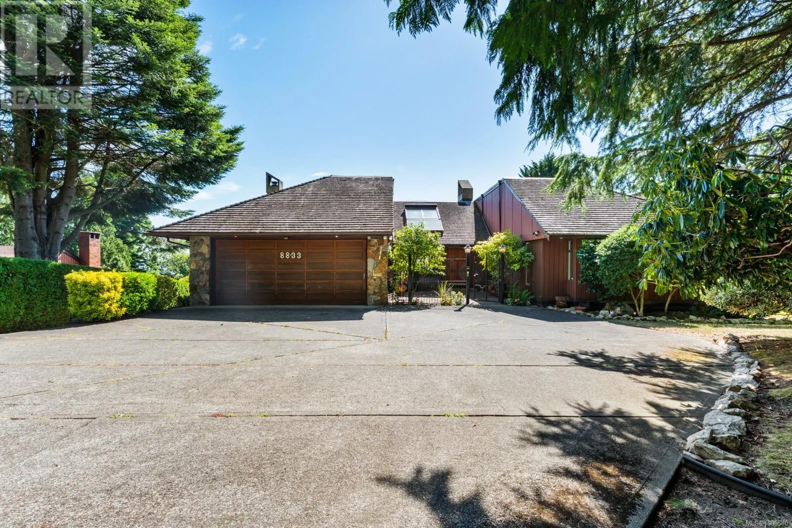 8833 Haro Park Terr