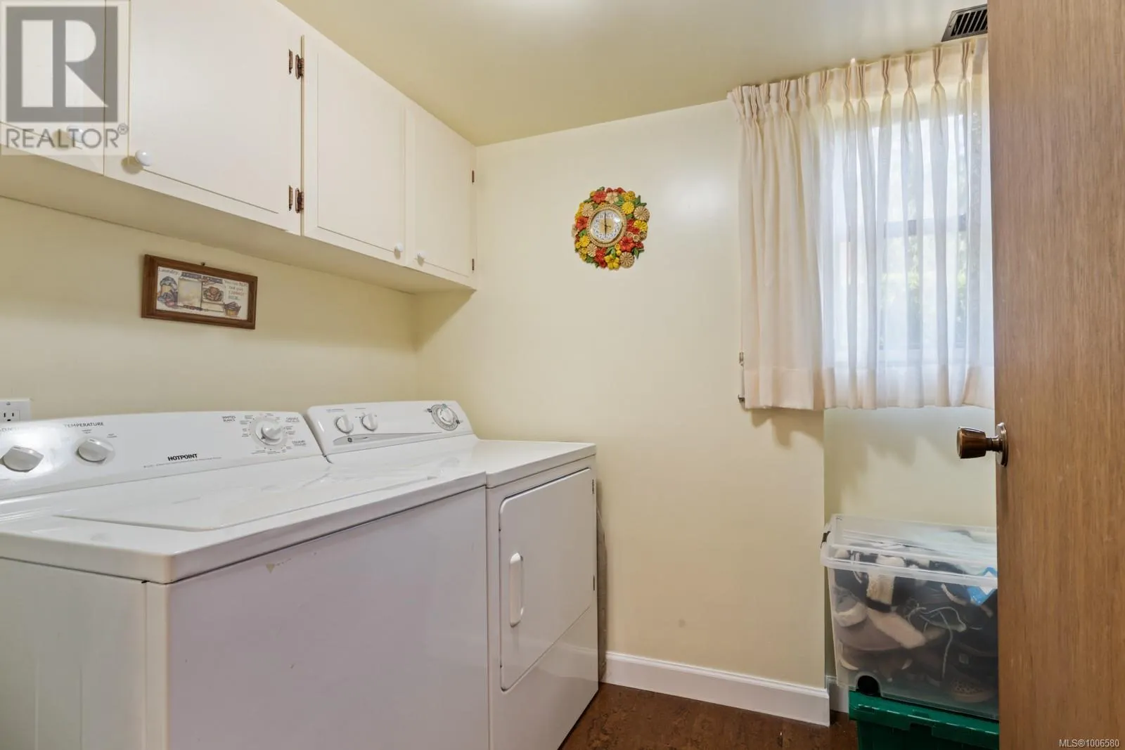 8833 Haro Park Terr