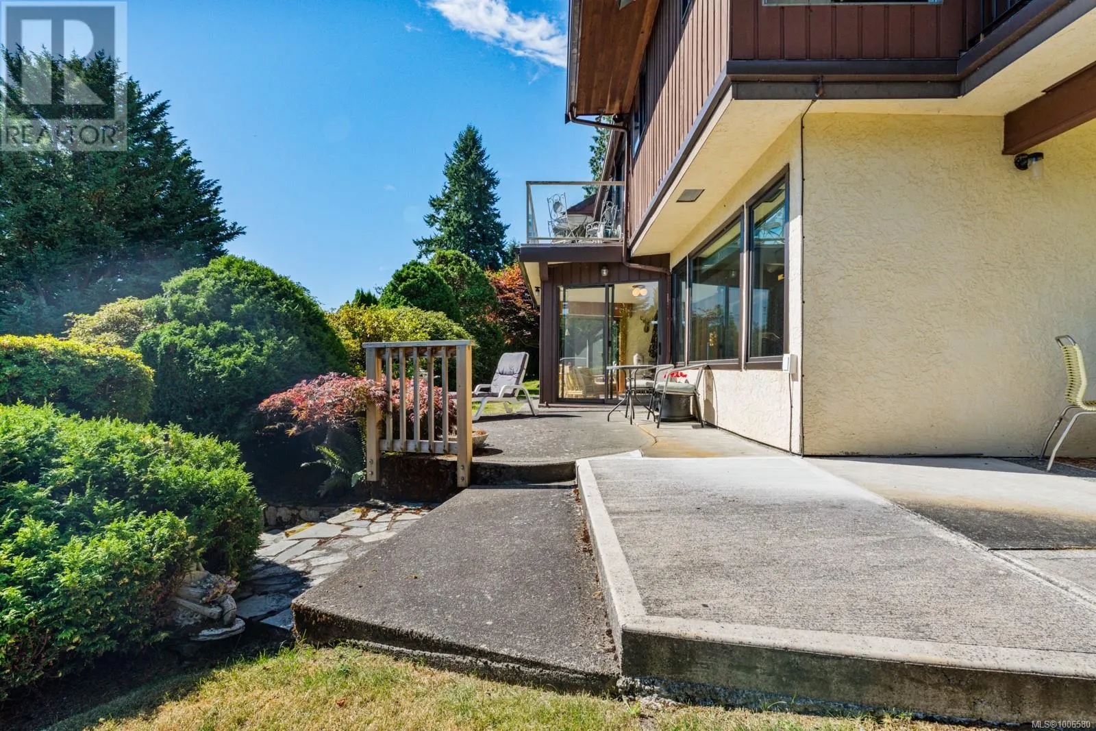 8833 Haro Park Terr