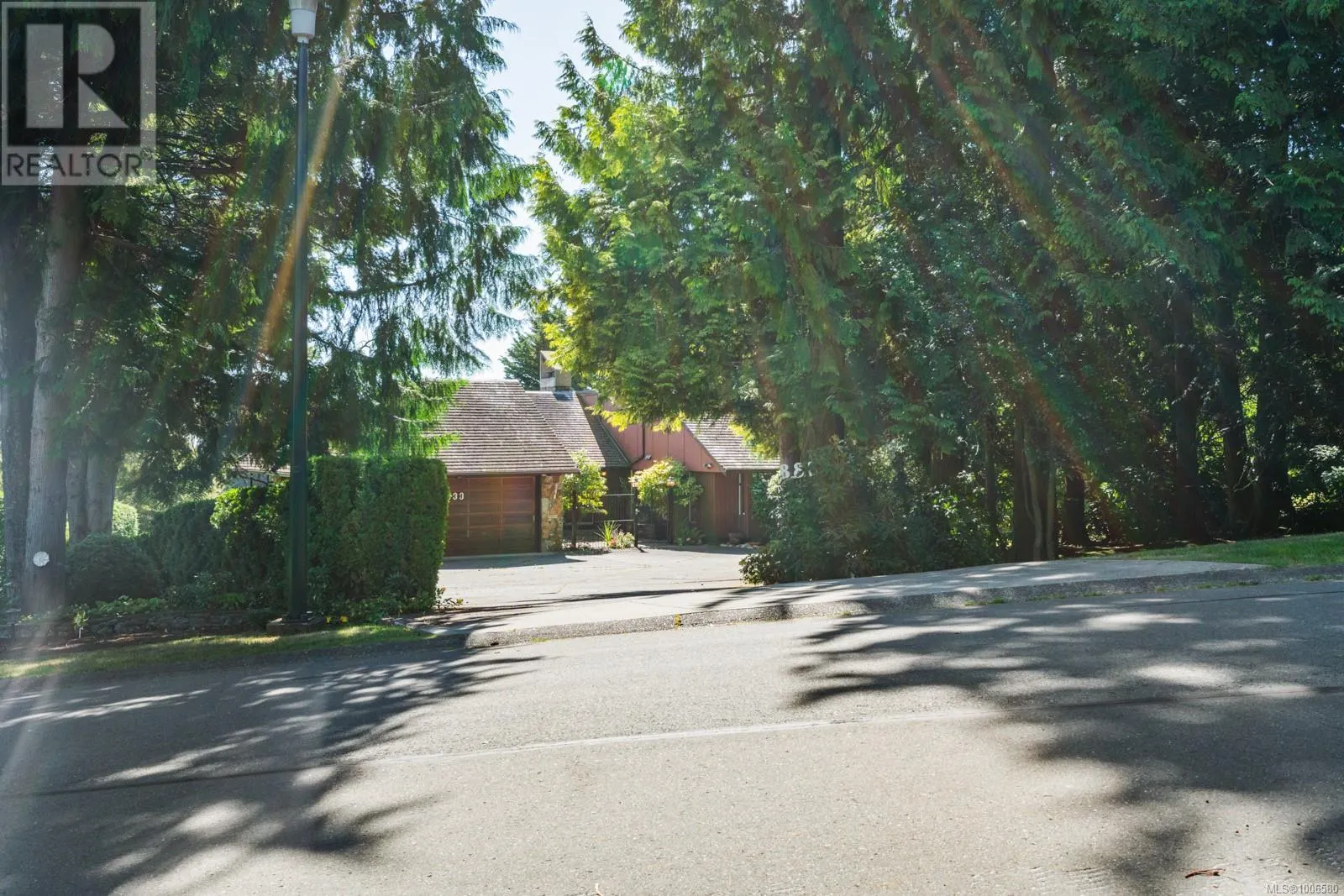 8833 Haro Park Terr