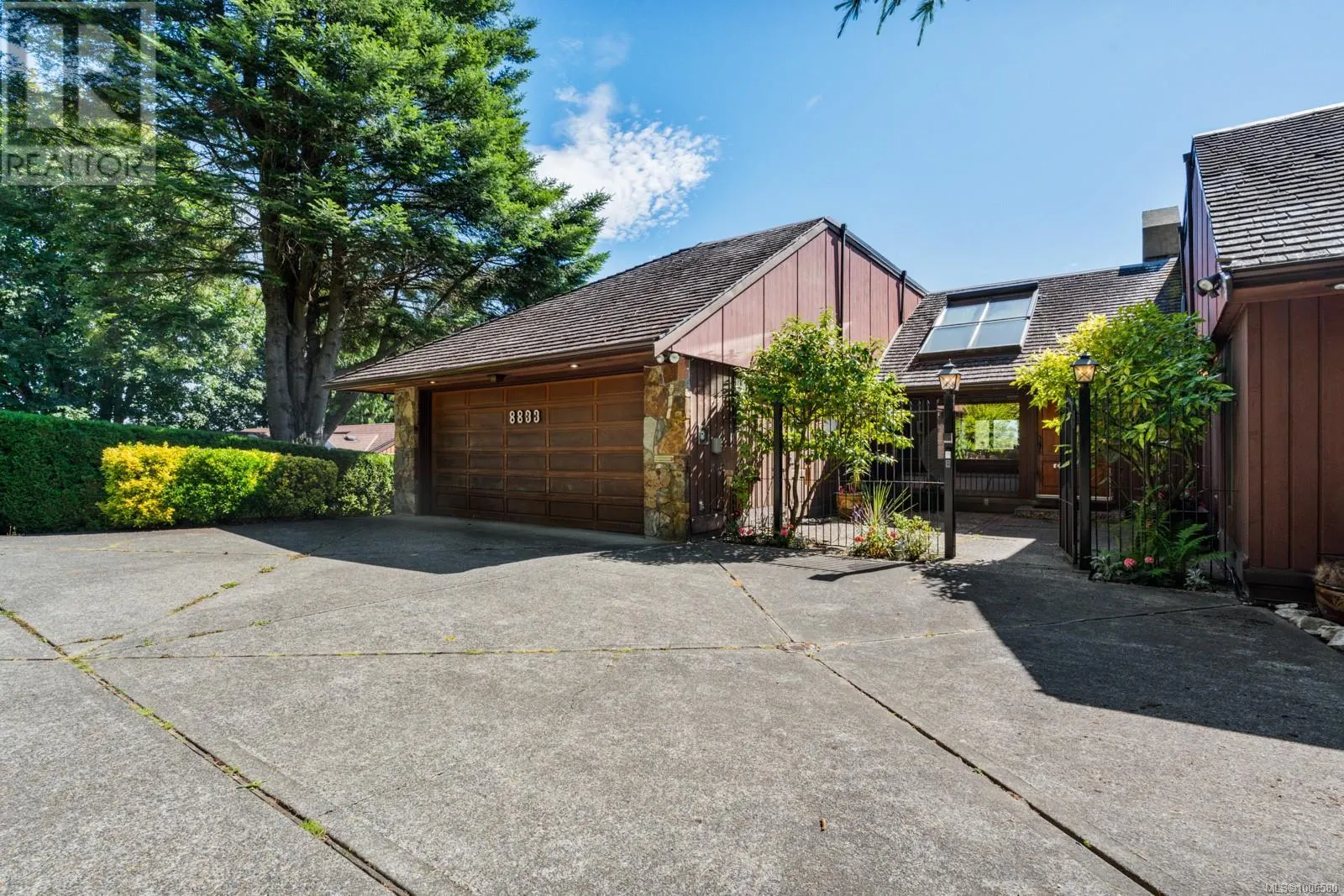 8833 Haro Park Terr
