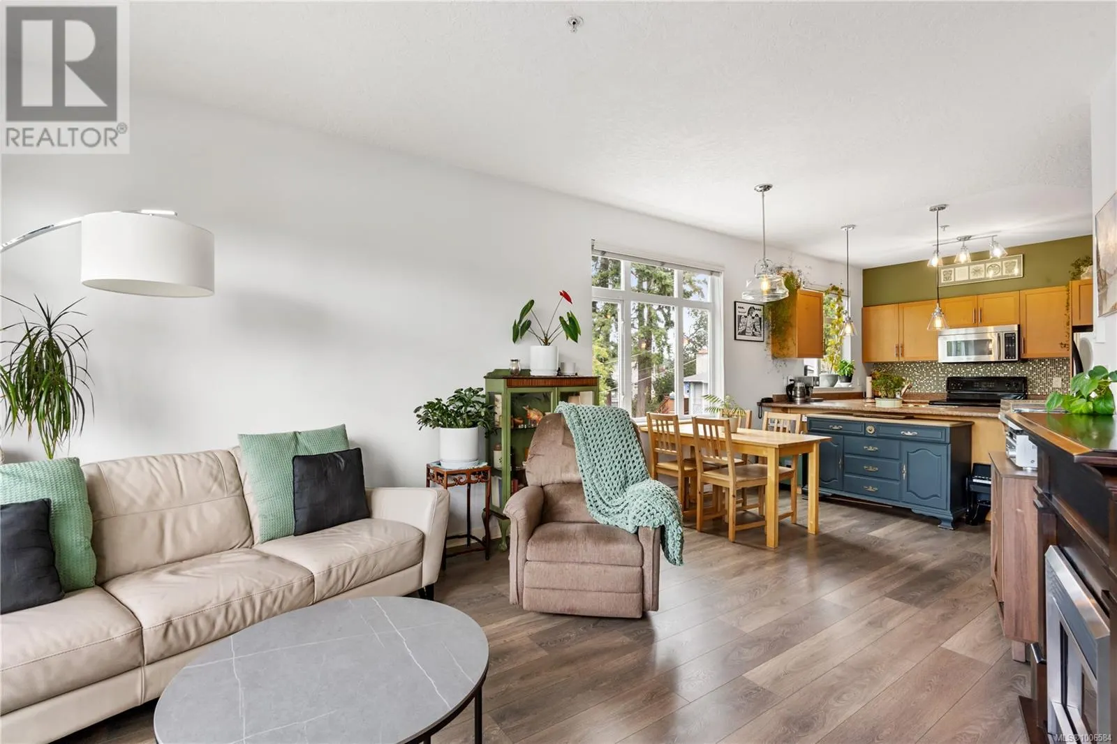 213 2220 Sooke Rd