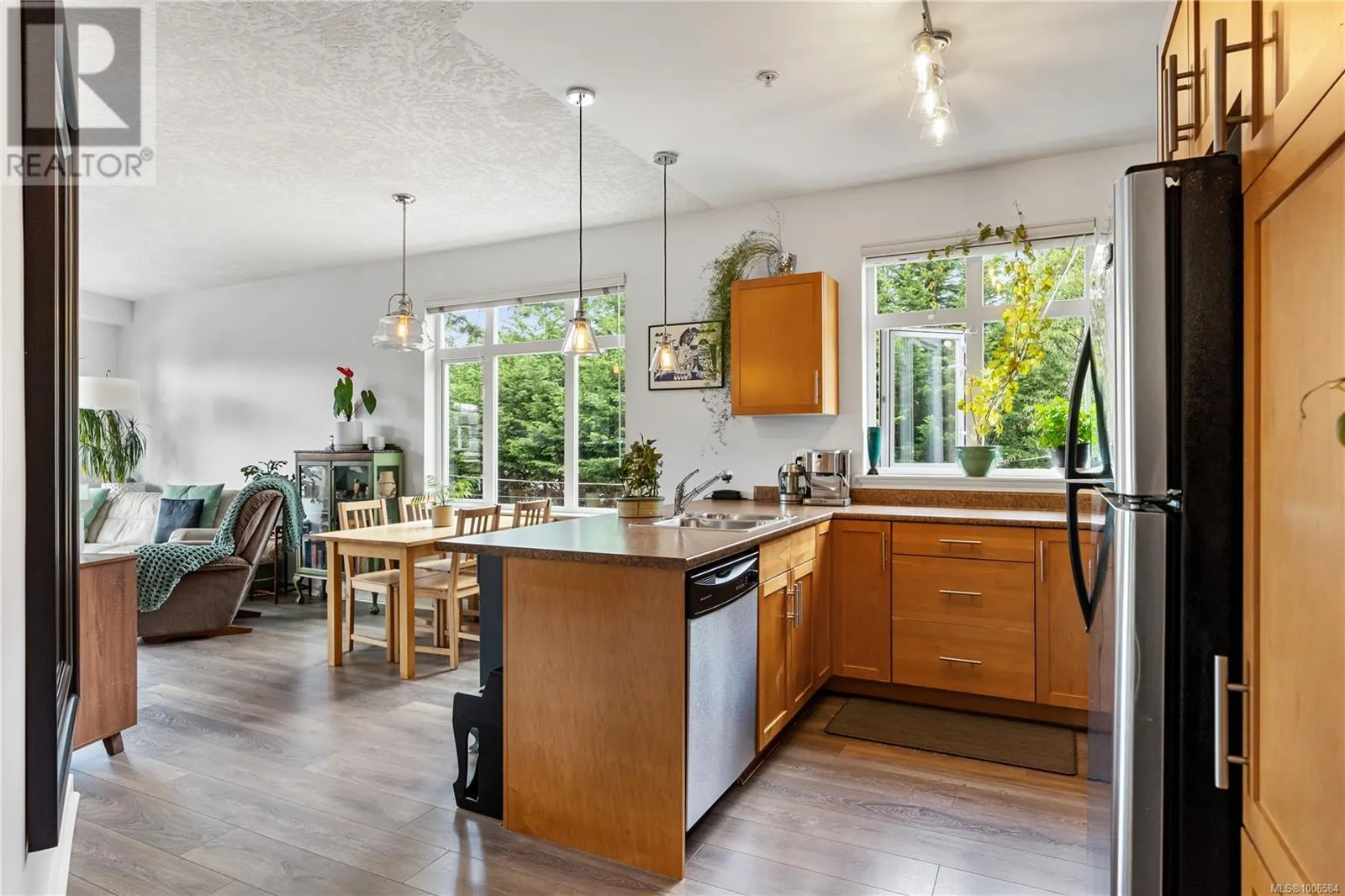 213 2220 Sooke Rd