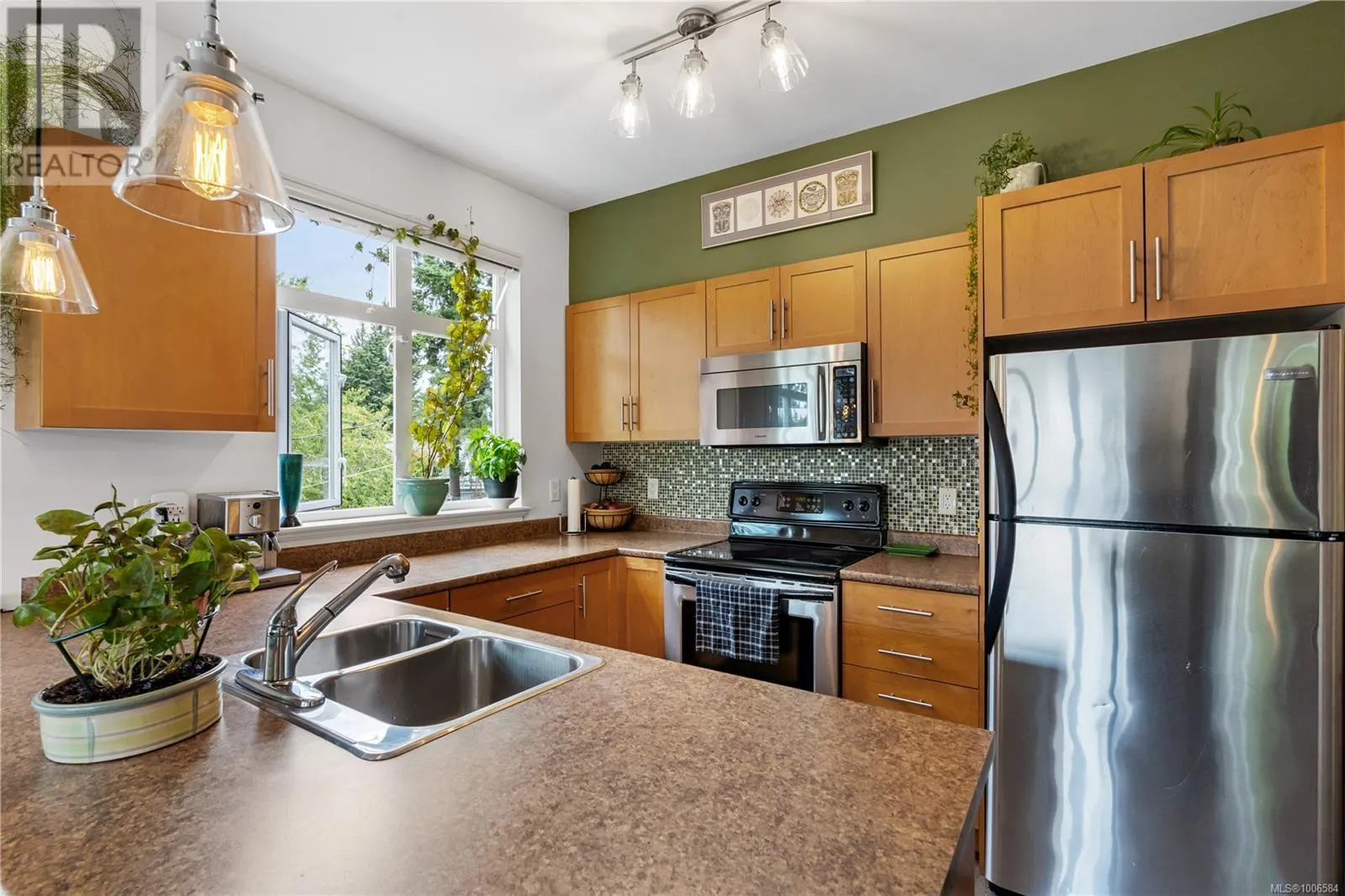 213 2220 Sooke Rd