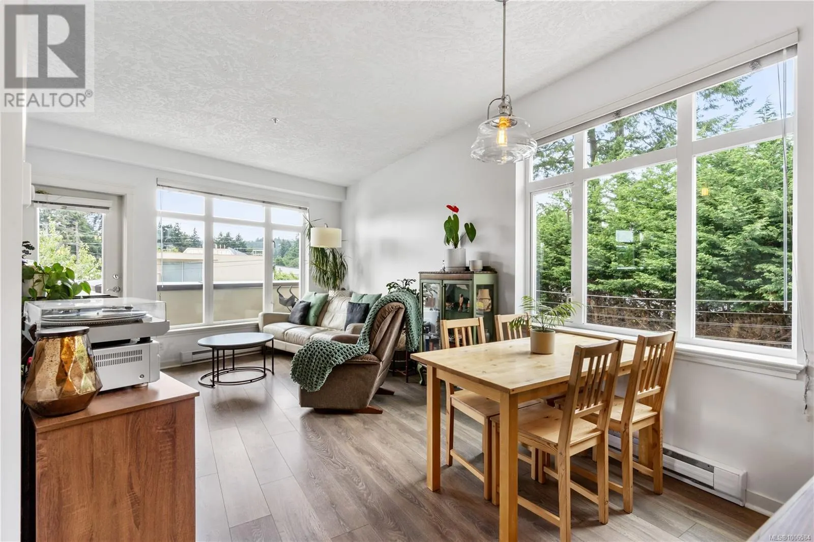 213 2220 Sooke Rd
