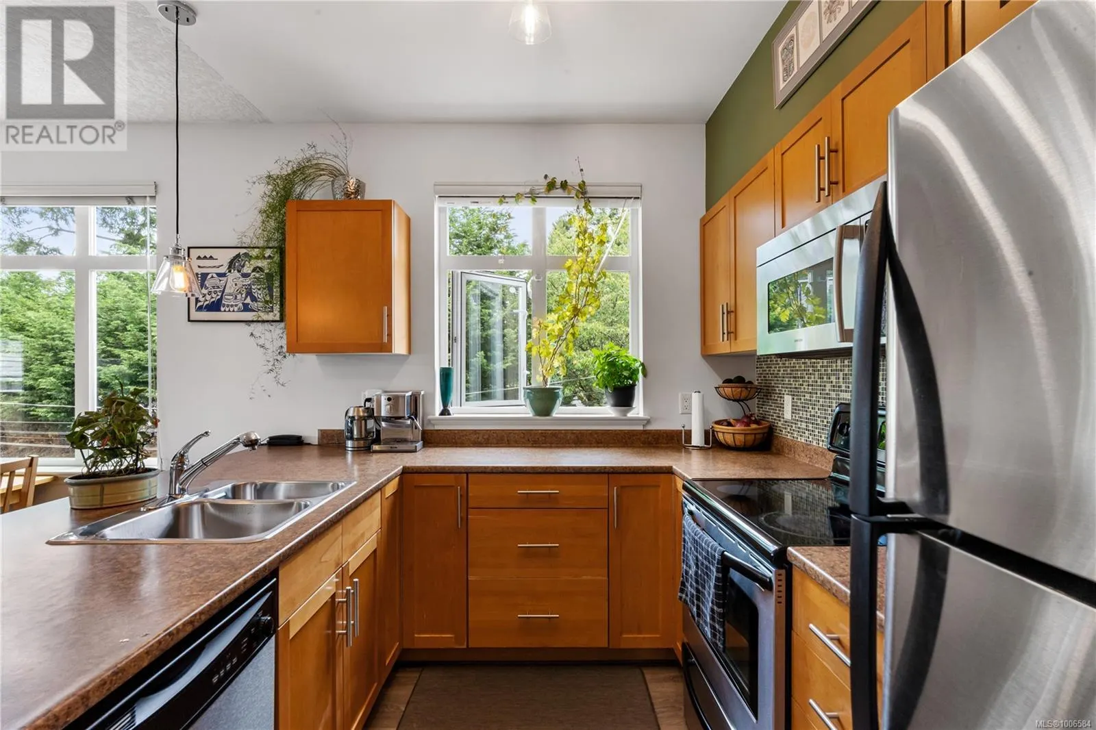 213 2220 Sooke Rd