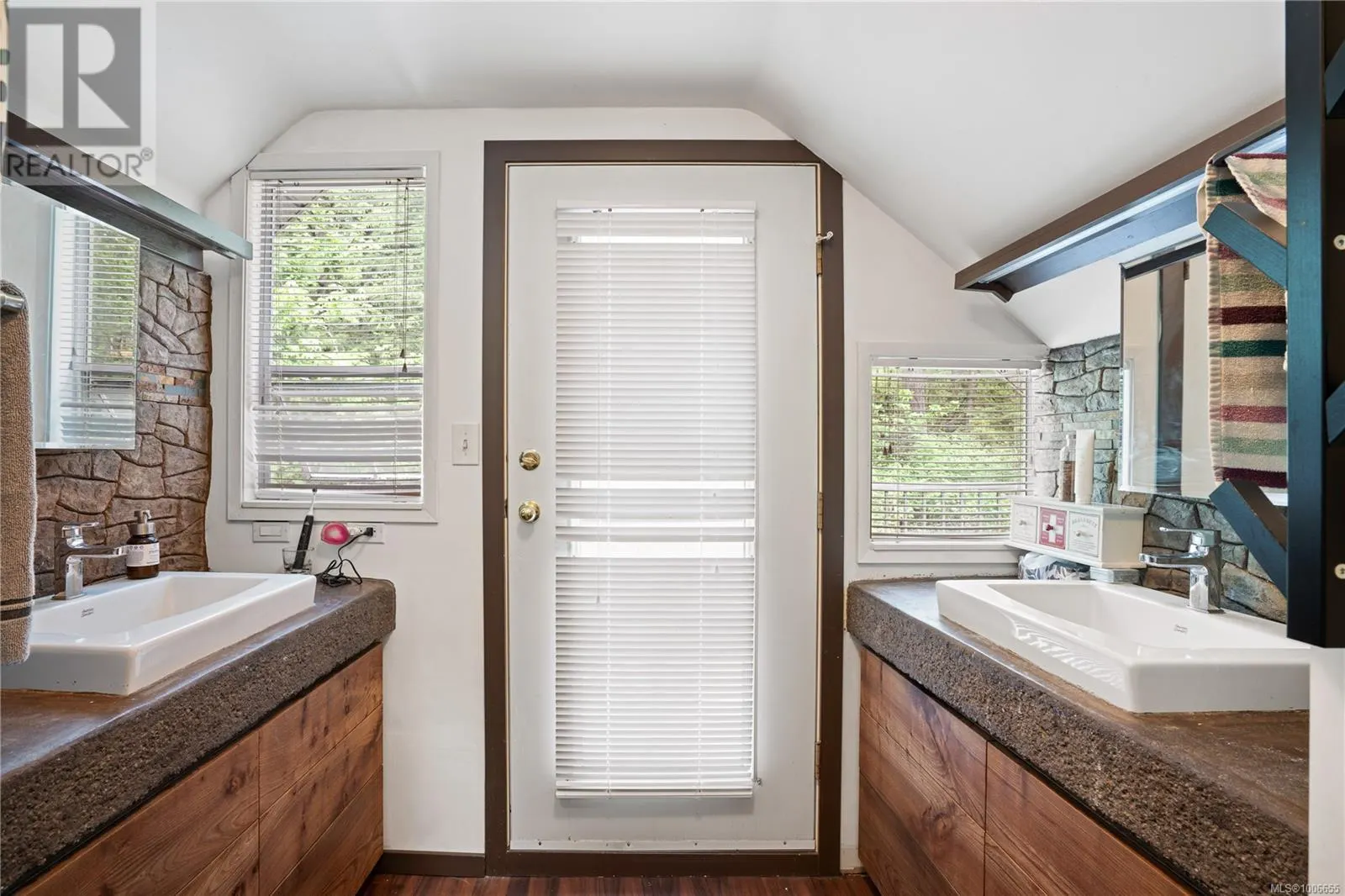 2455 Renfrew Rd