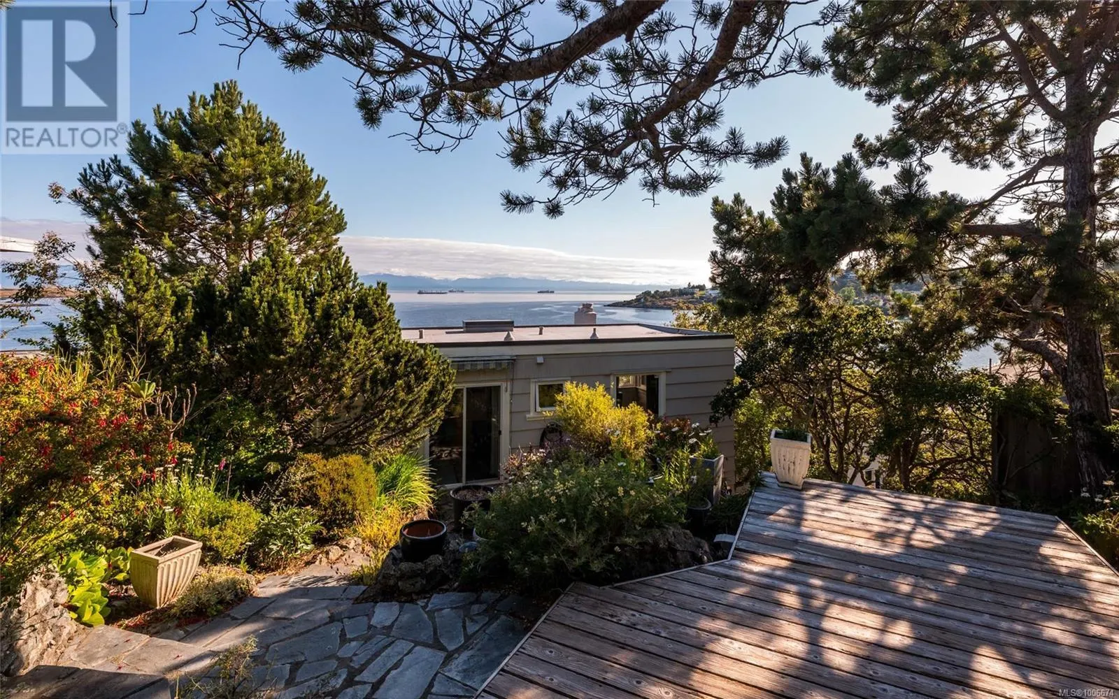 488 Beach Dr