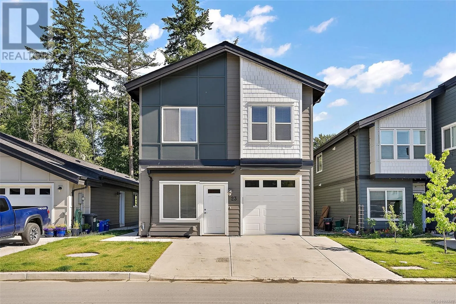 23 Saanich Ridge Dr
