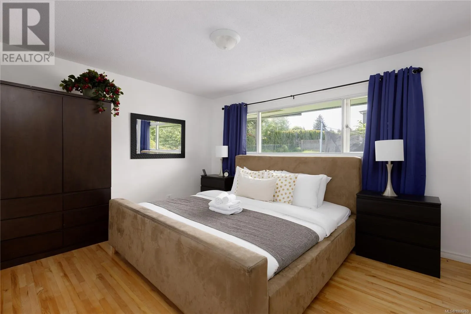 2555 Departure Bay Rd