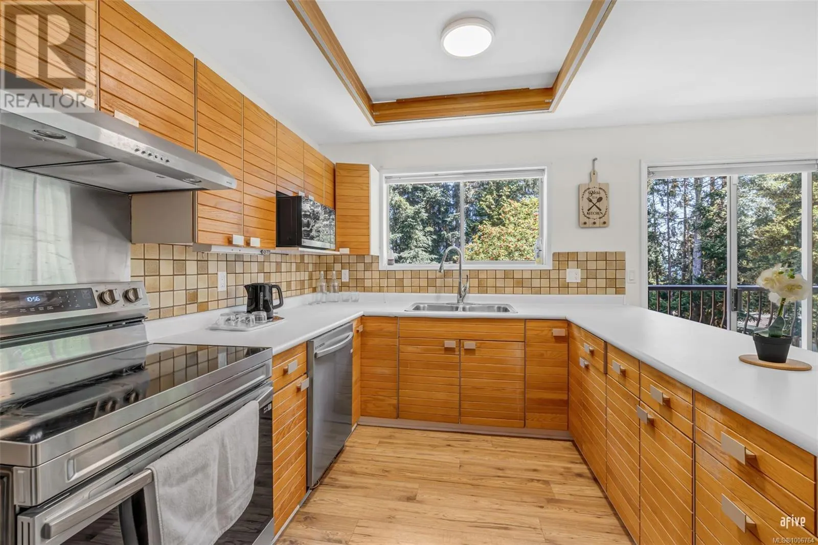 5540 Oceanview Terr