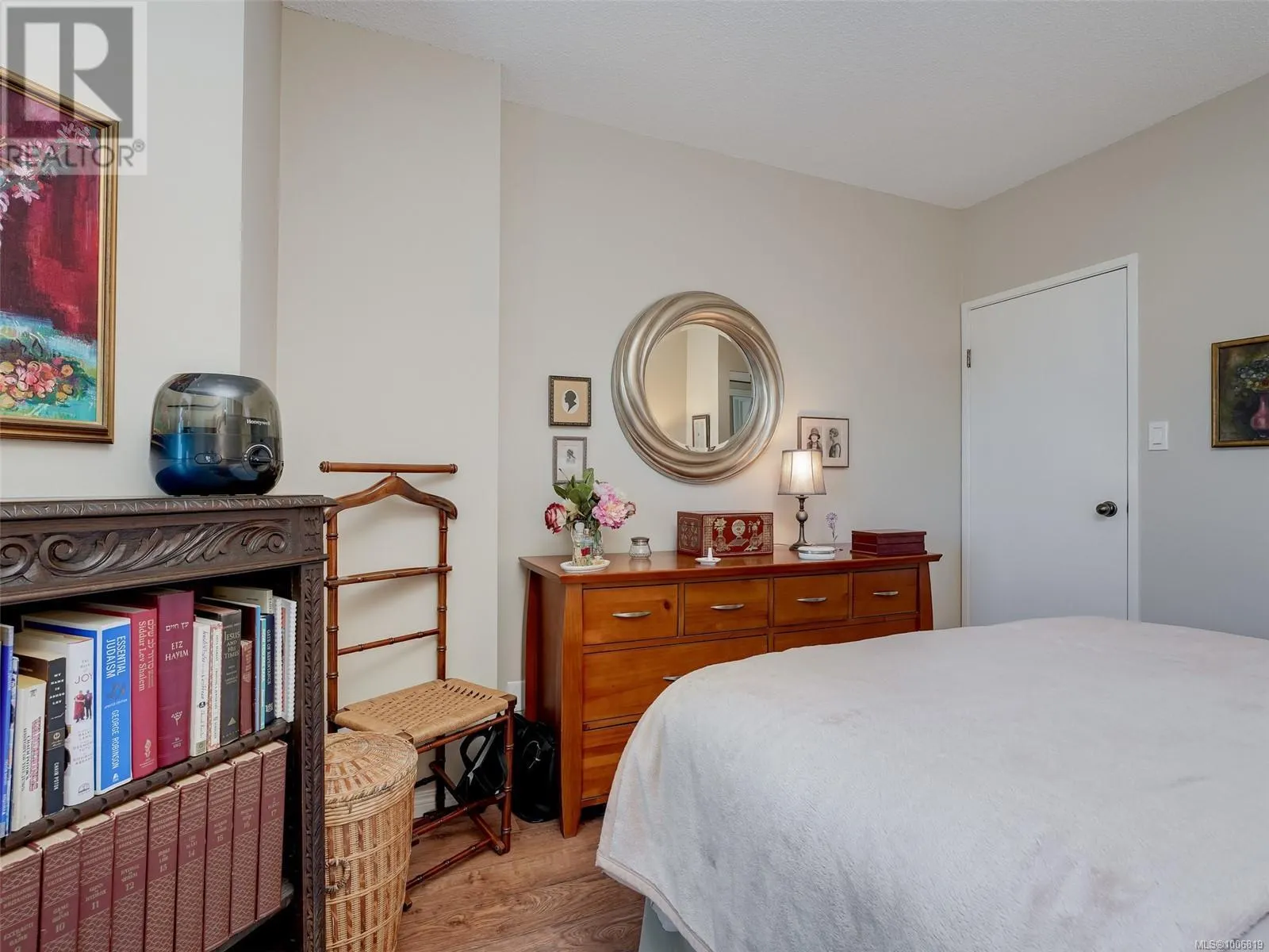 903 1020 View St