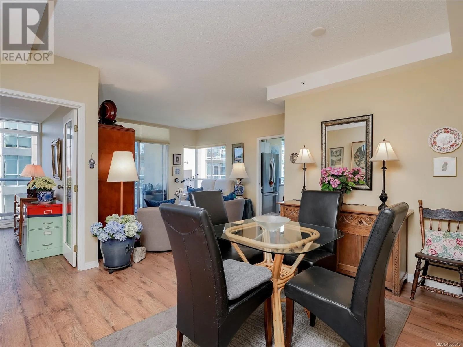 903 1020 View St