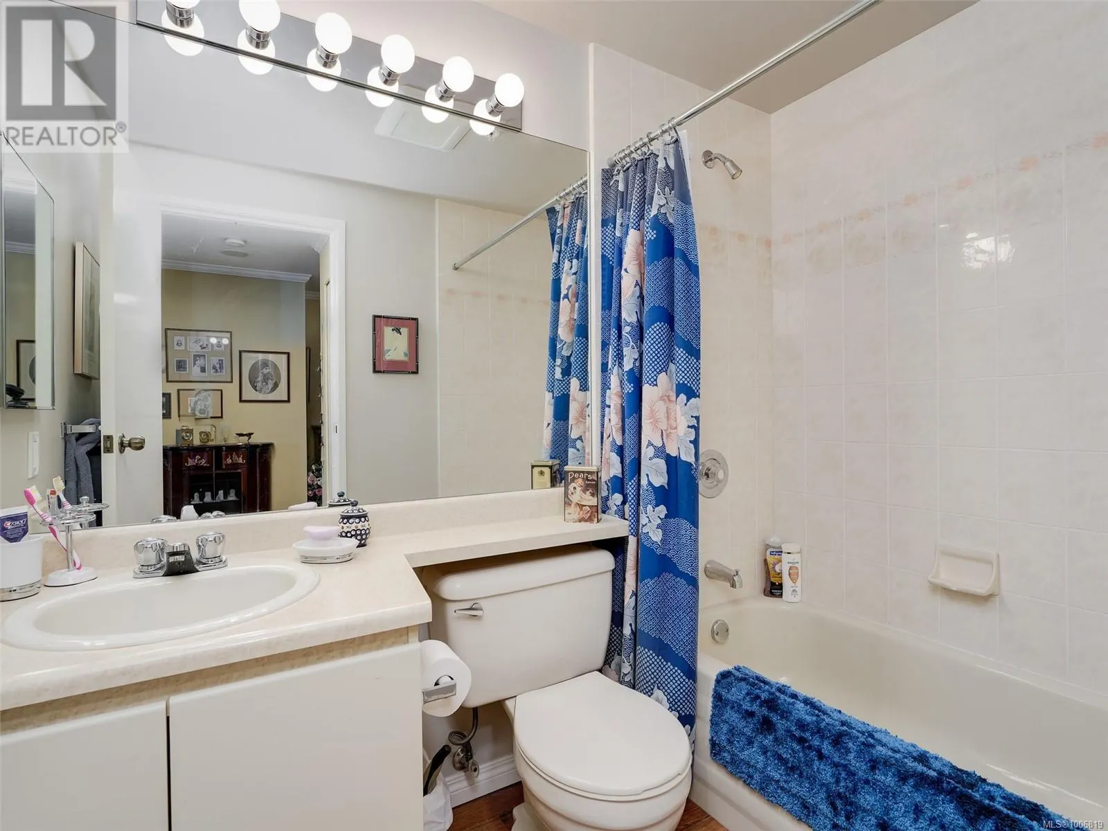 903 1020 View St