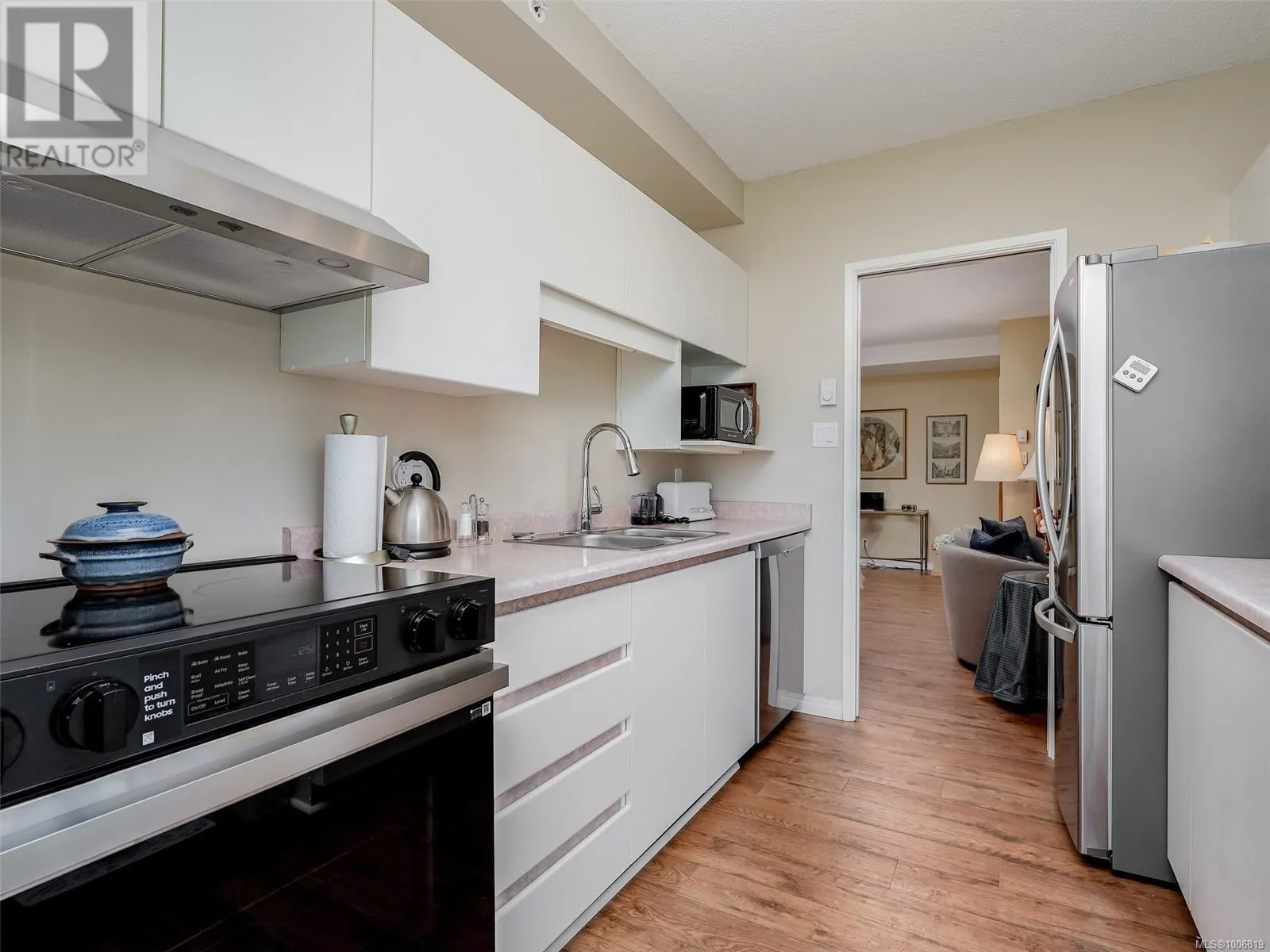 903 1020 View St