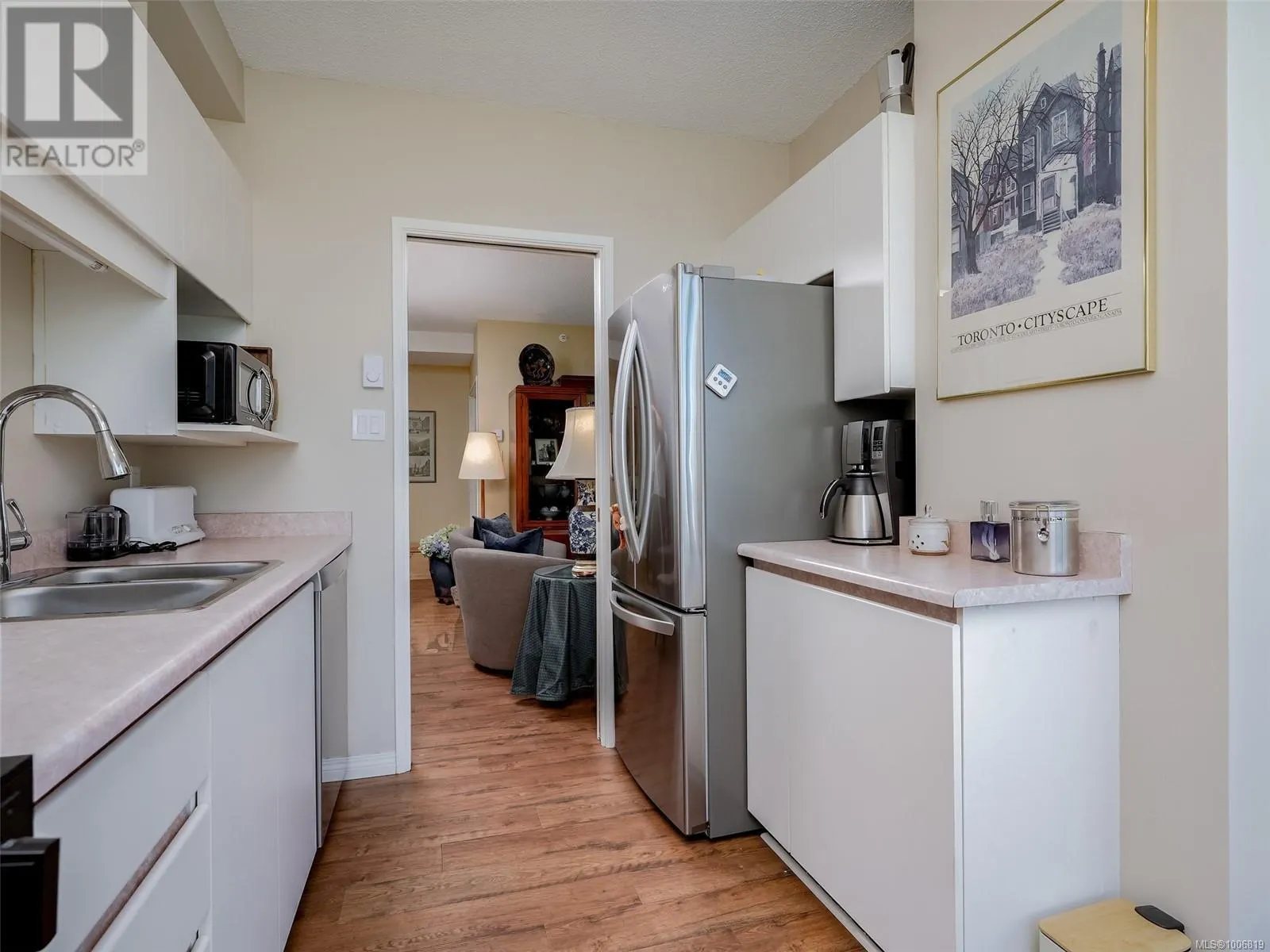 903 1020 View St