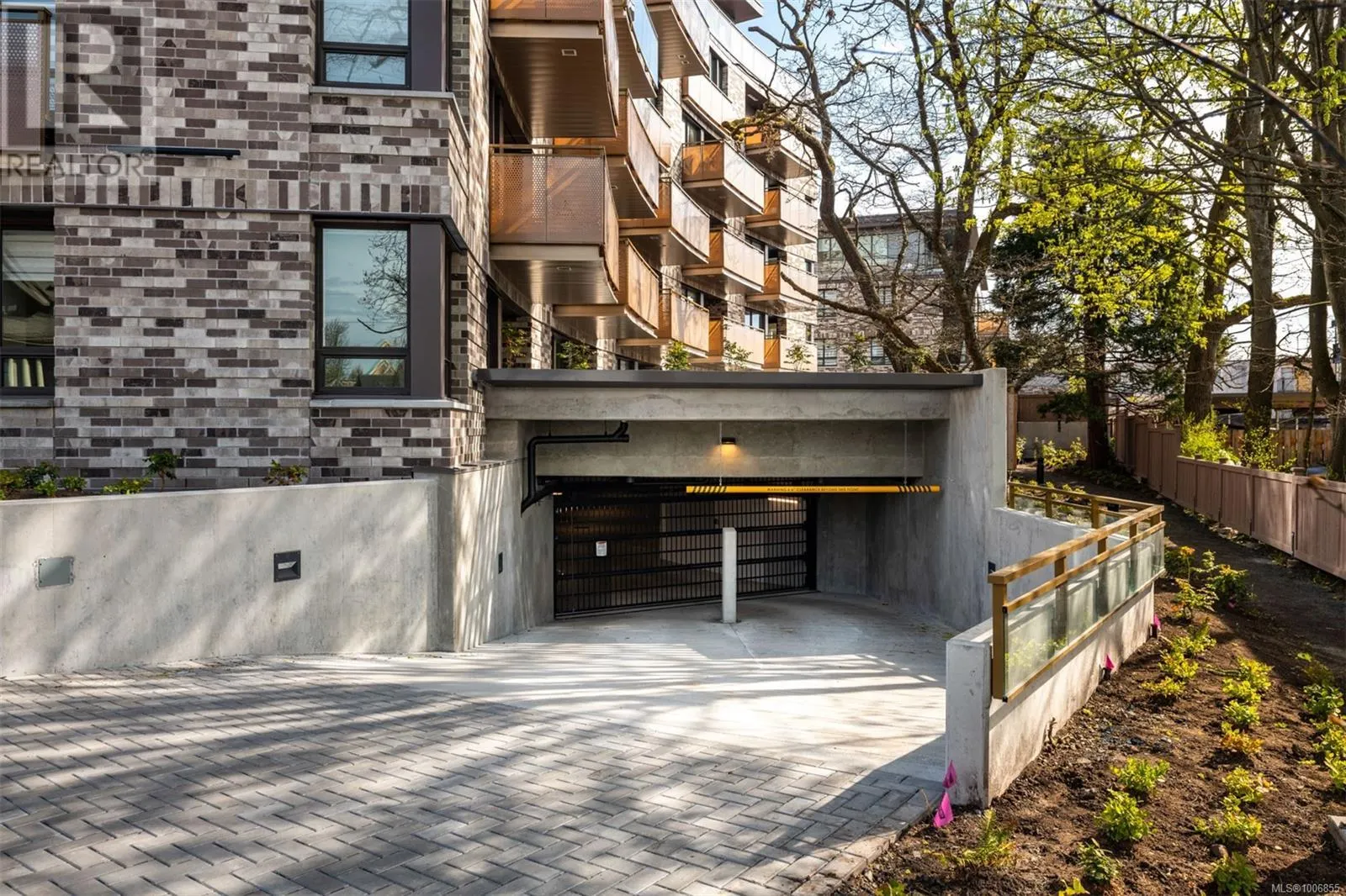 601 1201 Fort St