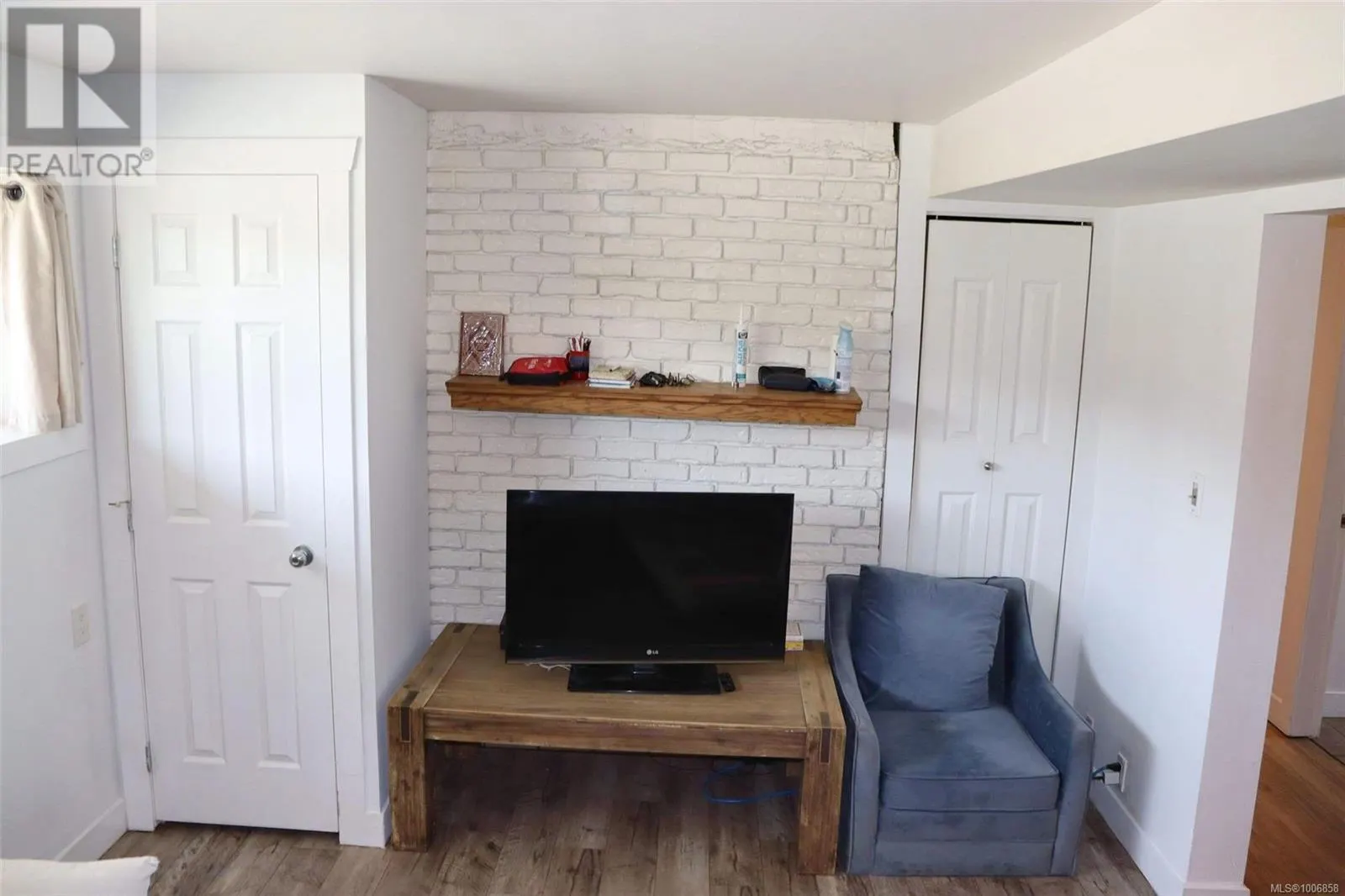 5221 Metral Dr