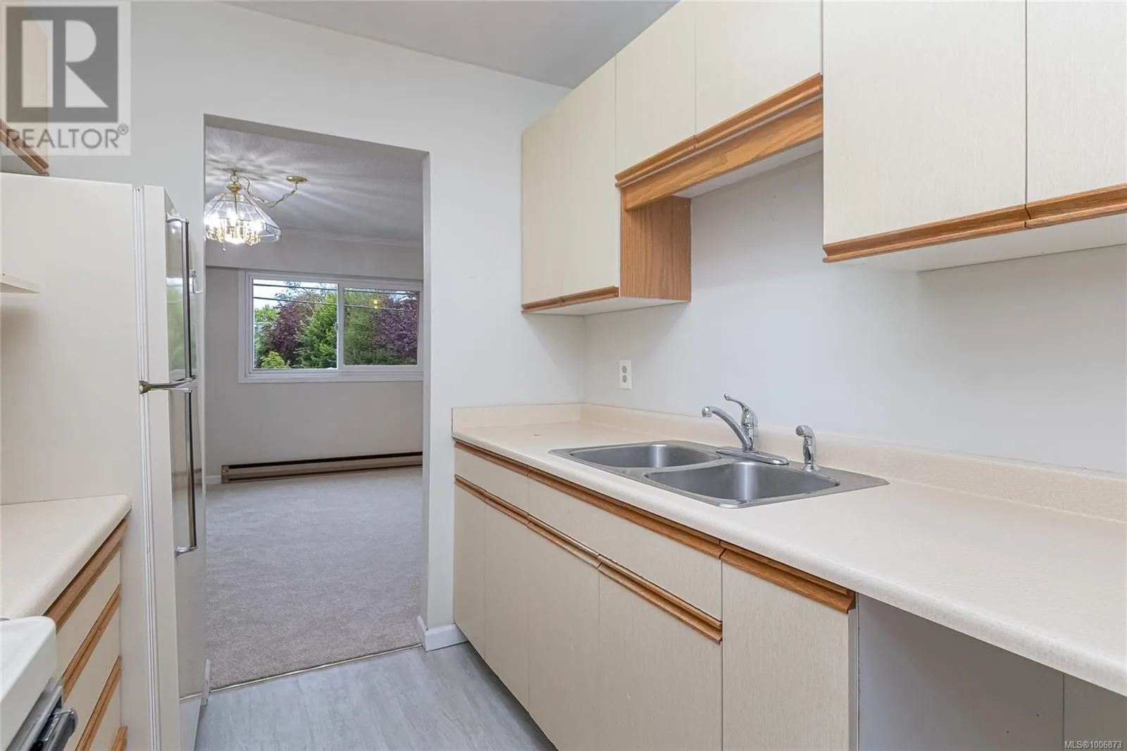 201 1115 Rockland Ave