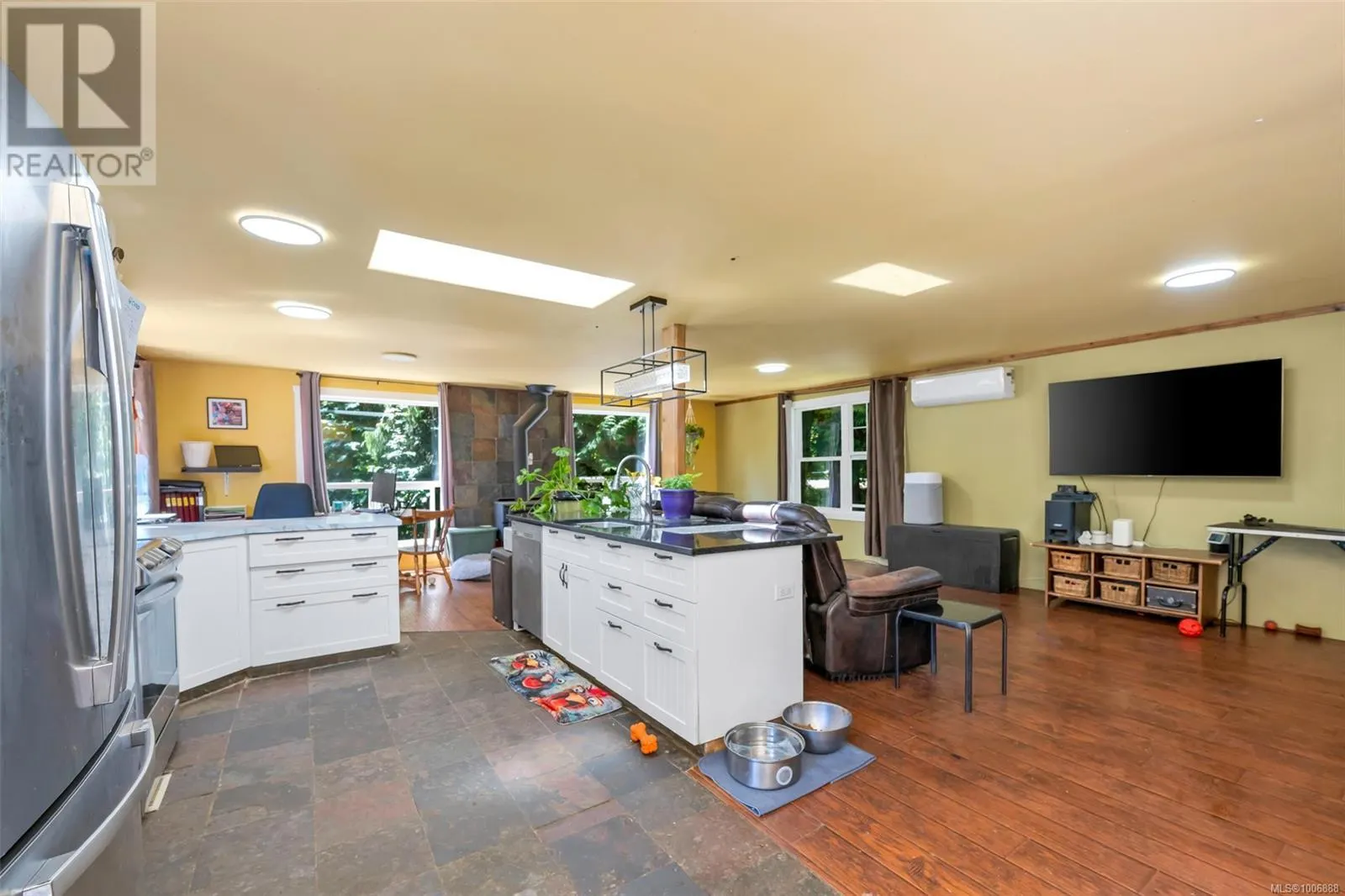 4547 Cowichan Lake Rd