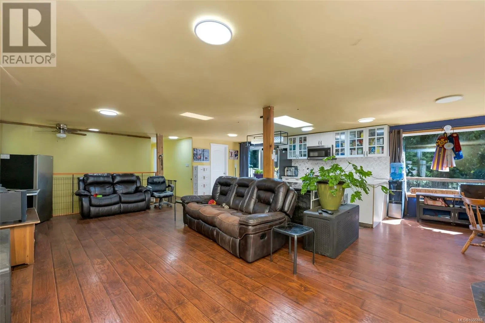 4547 Cowichan Lake Rd