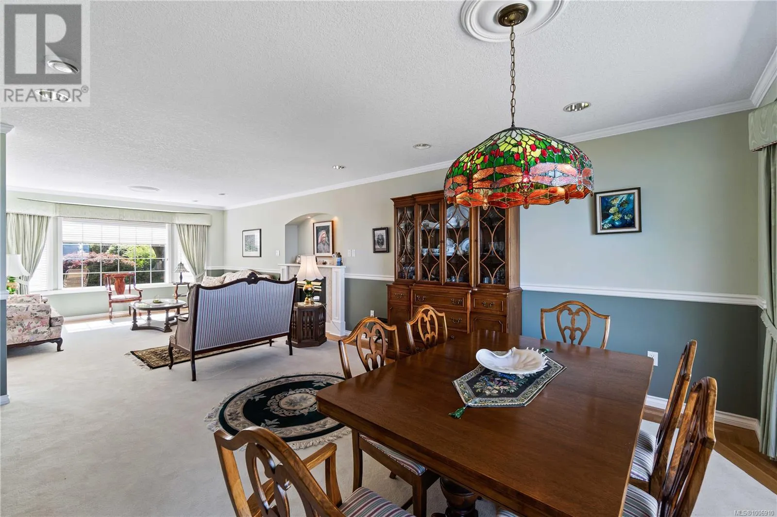 3049 Dolphin Dr