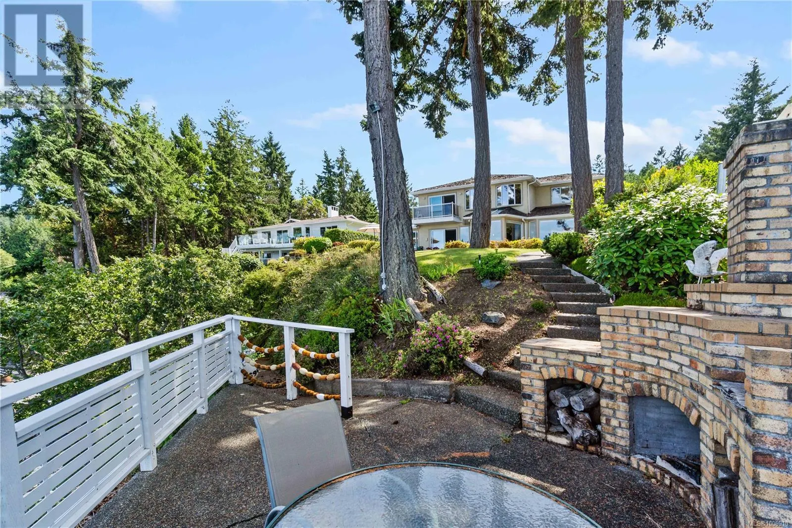 3049 Dolphin Dr