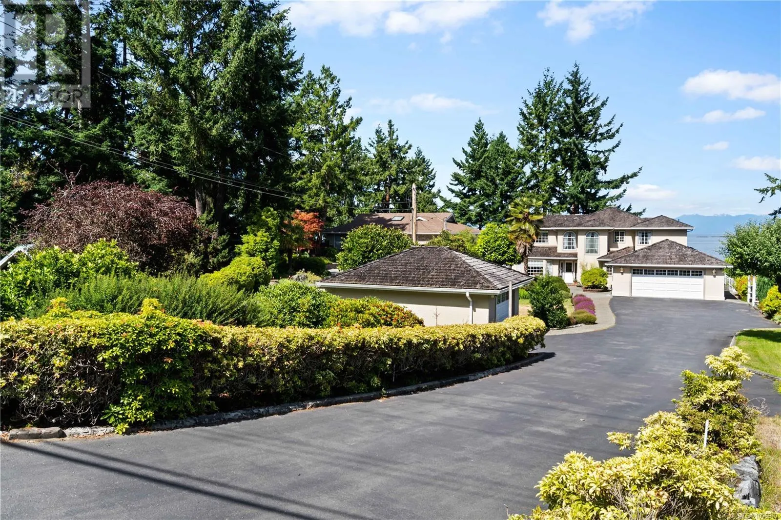 3049 Dolphin Dr