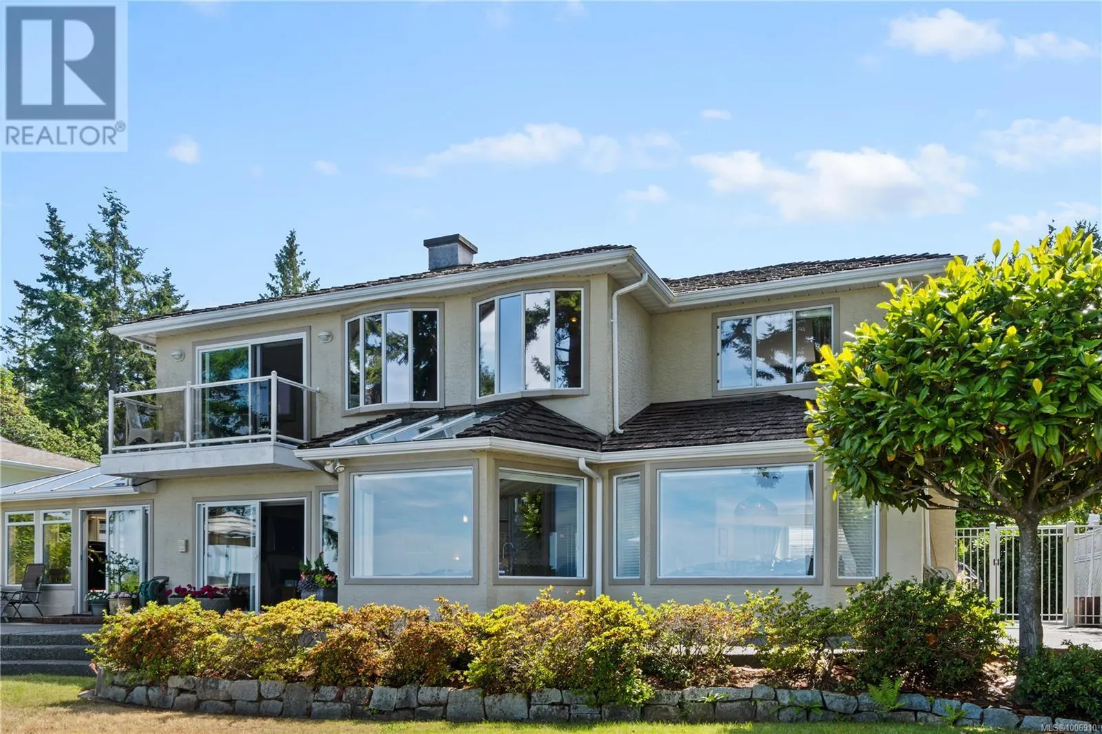 3049 Dolphin Dr
