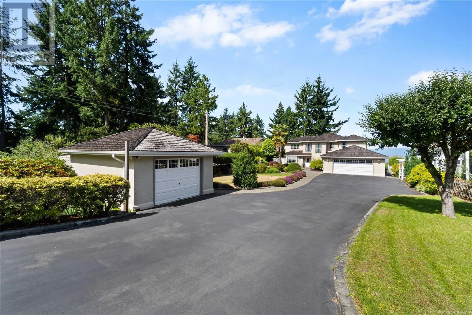 3049 Dolphin Dr